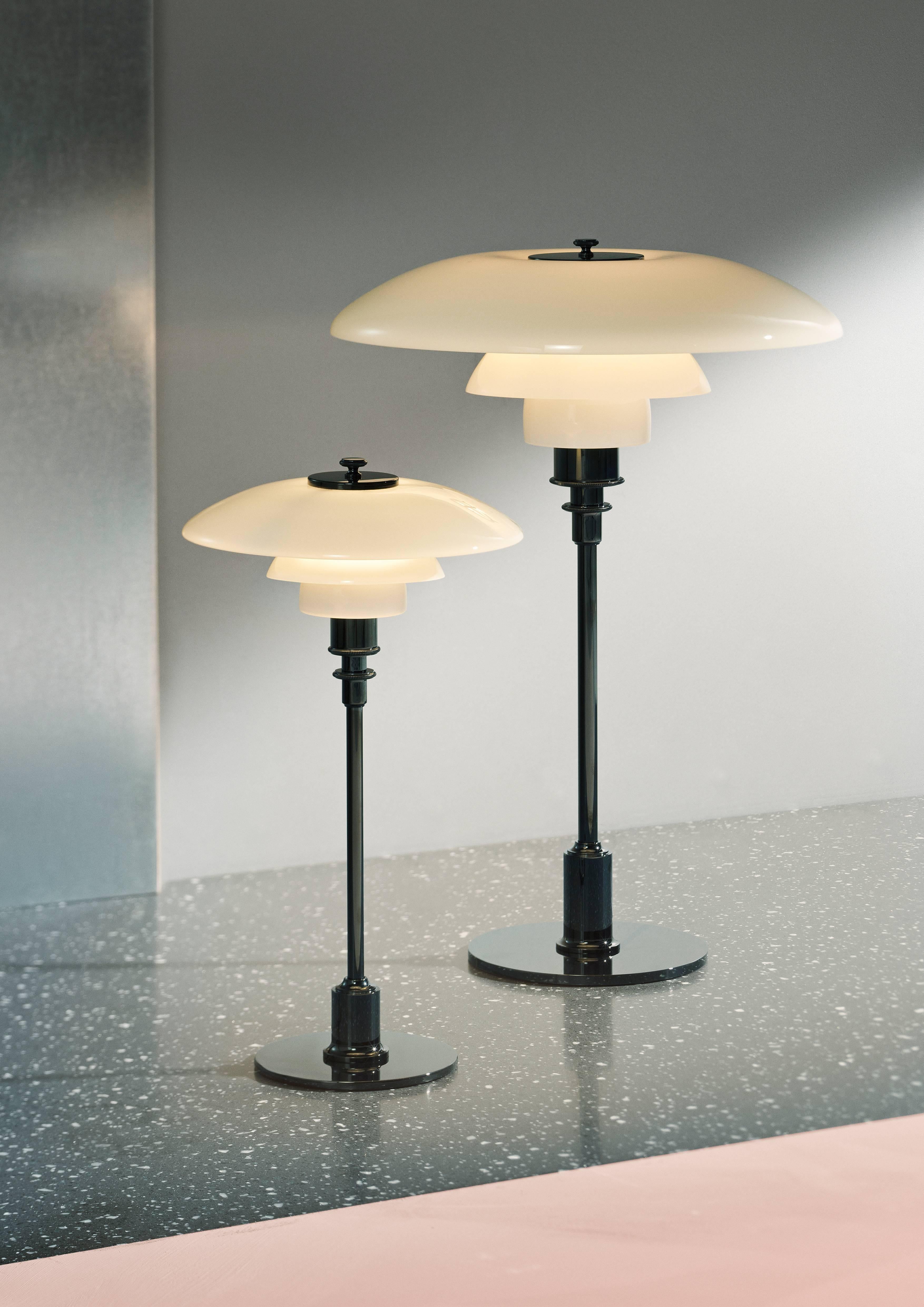 Scandinave moderne Lampe de bureau PH 2/1 noir métallisée et en verre Poul Henningsen pour Louis Poulsen en vente
