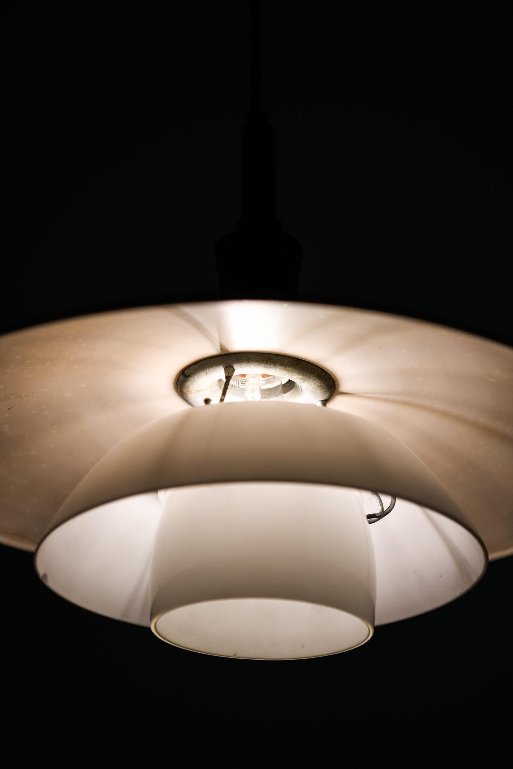 Poul Henningsen Ceiling Lamp Model PH-5/5 Produced by Louis Poulsen In Good Condition For Sale In Limhamn, Skåne län