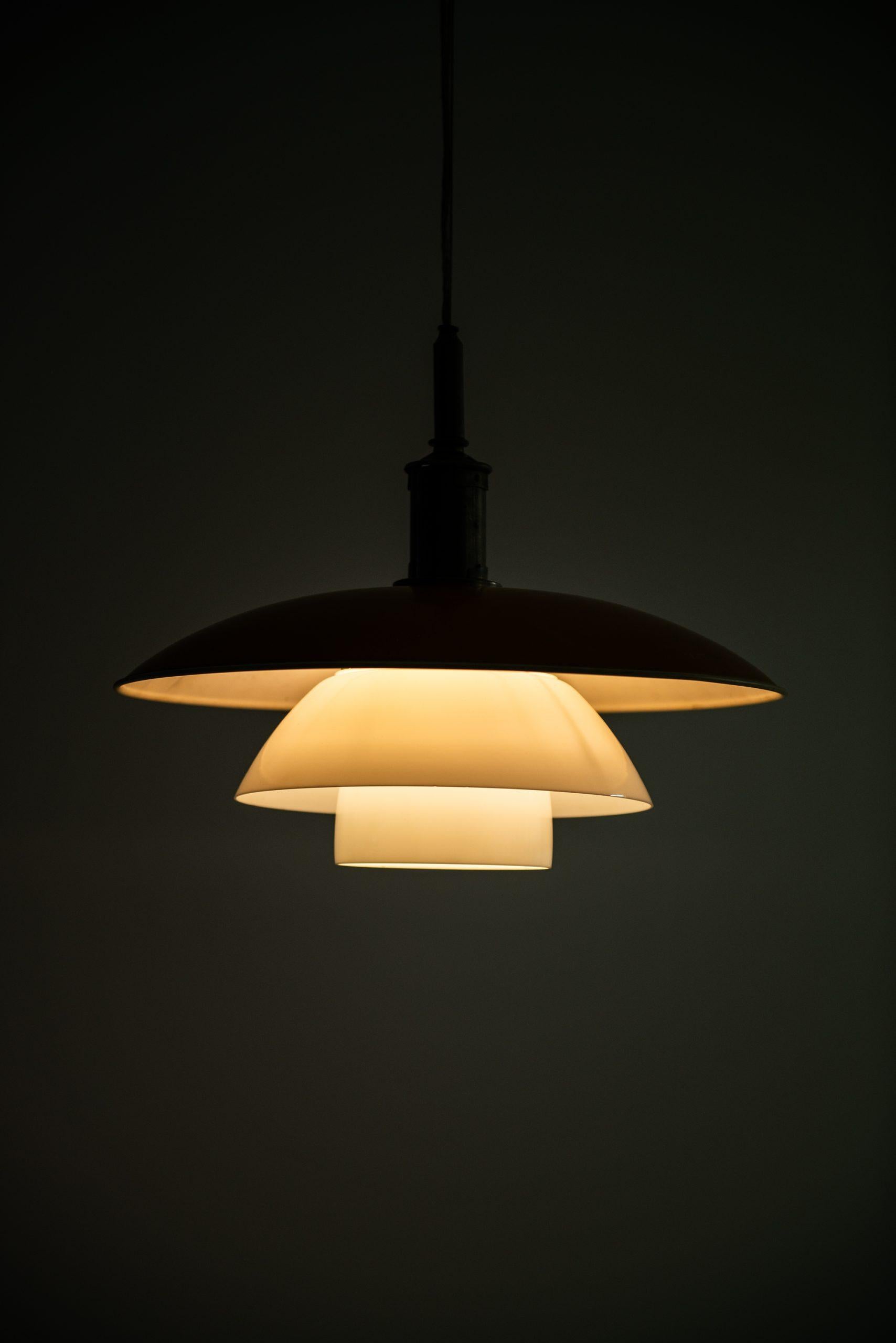 Poul Henningsen Ceiling Lamp Model PH-5/5 Produced by Louis Poulsen in Denmark In Good Condition For Sale In Limhamn, Skåne län