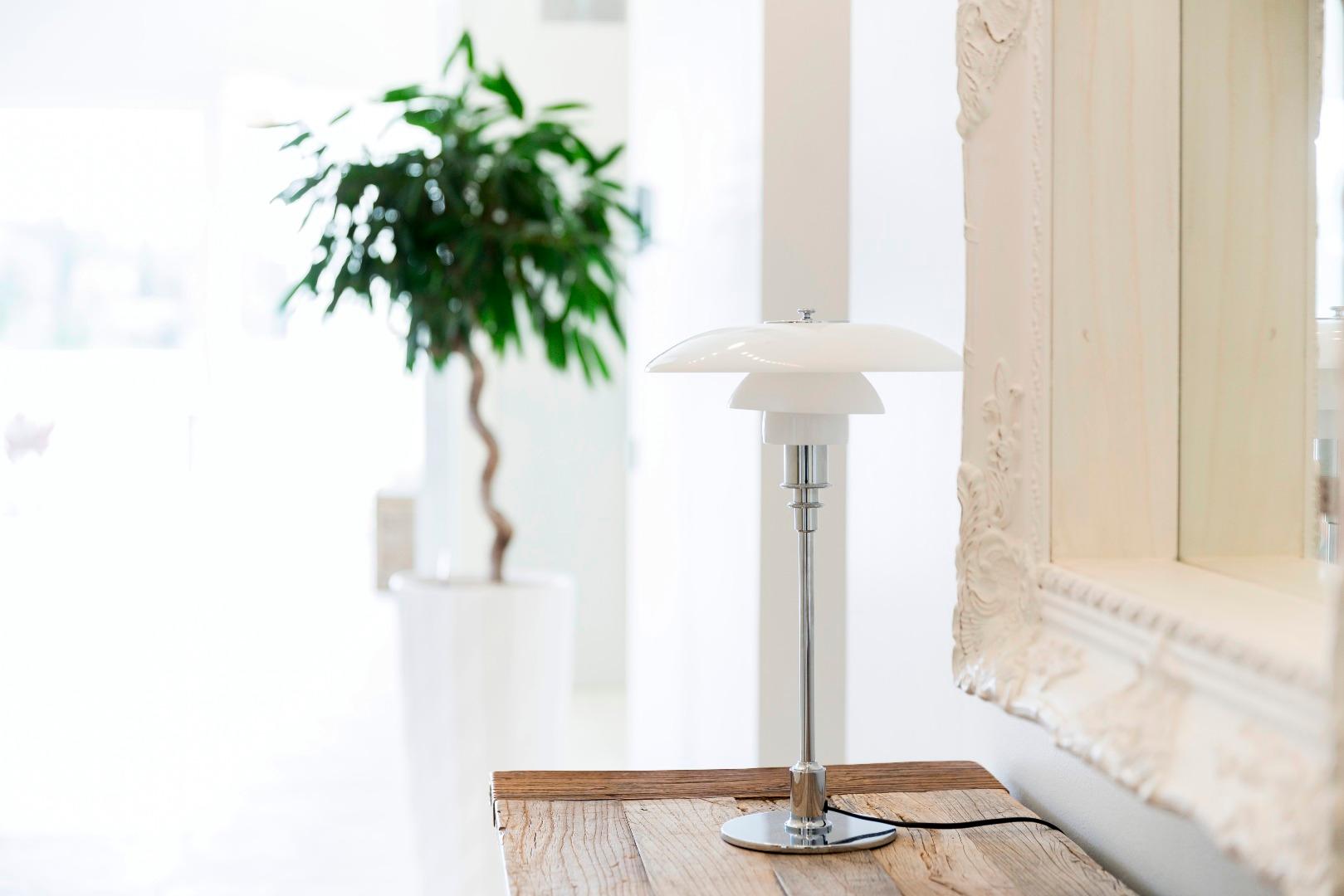 Scandinave moderne Lampe de bureau Poul Henningsen PH 2/1 en chrome et verre pour Louis Poulsen en vente
