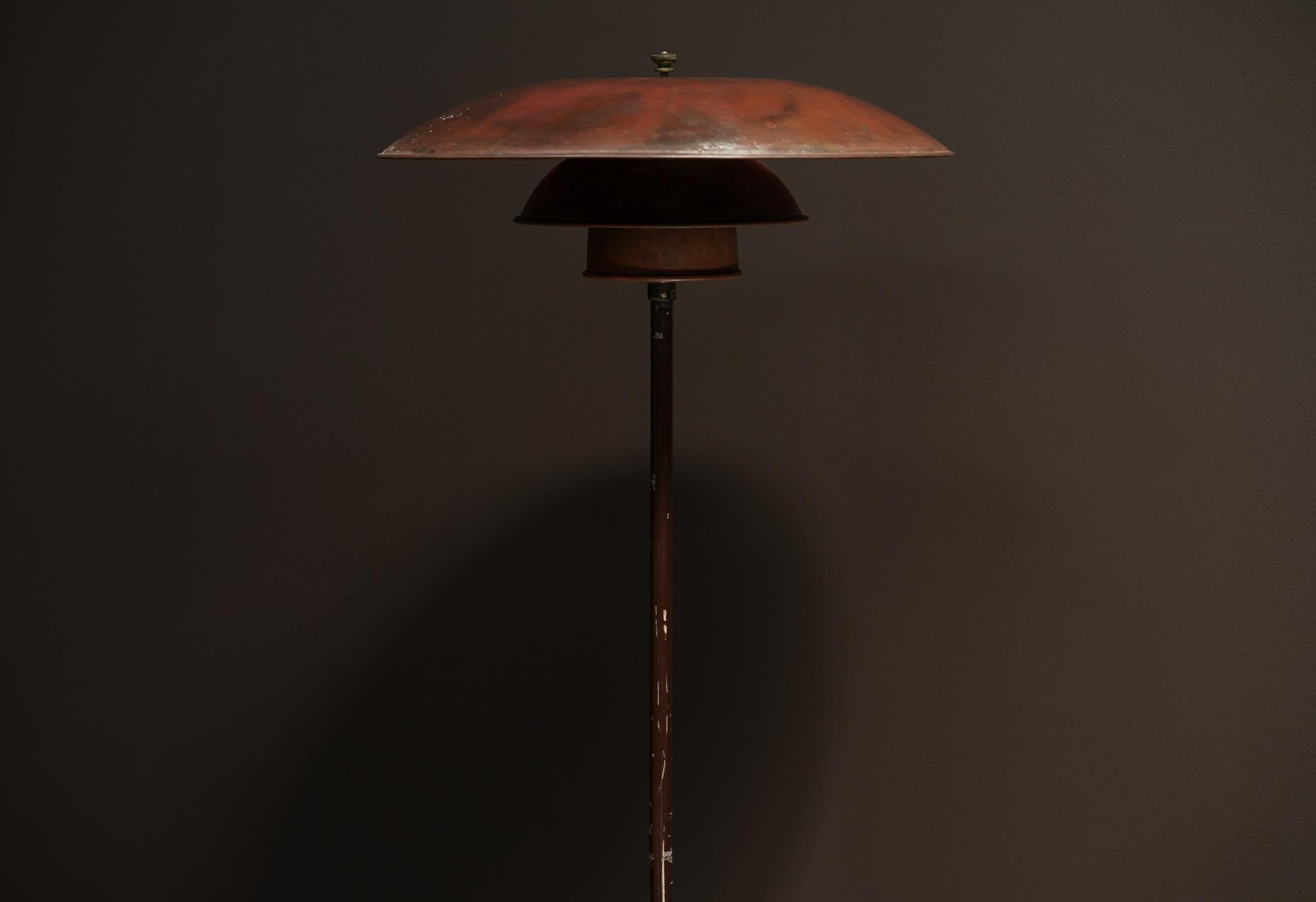 Danese Lampada da terra in rame di Poul Henningsen, modello 4/3 in vendita