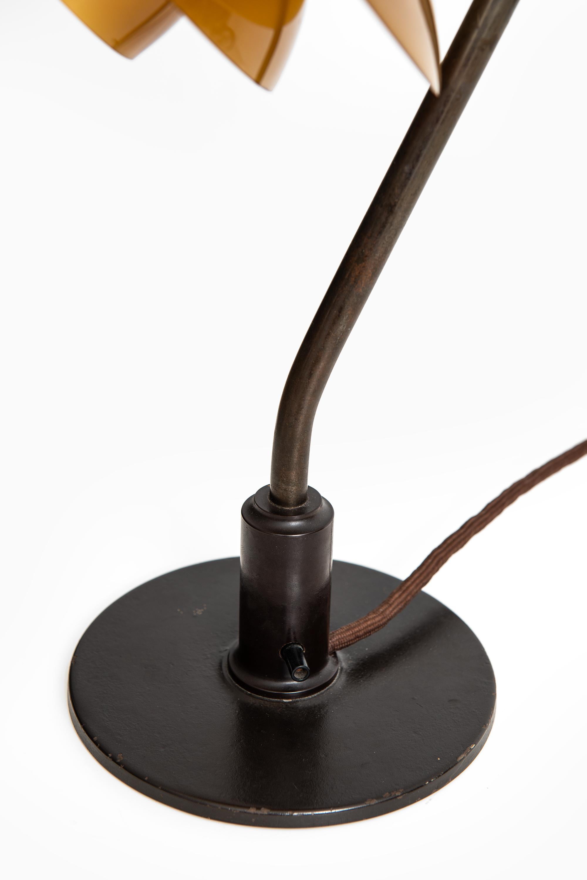 Scandinave moderne Lampe de table ancienne Poul Henningsen modèle PH-2/2 'Vintergækken' par Louis Poulsen en vente