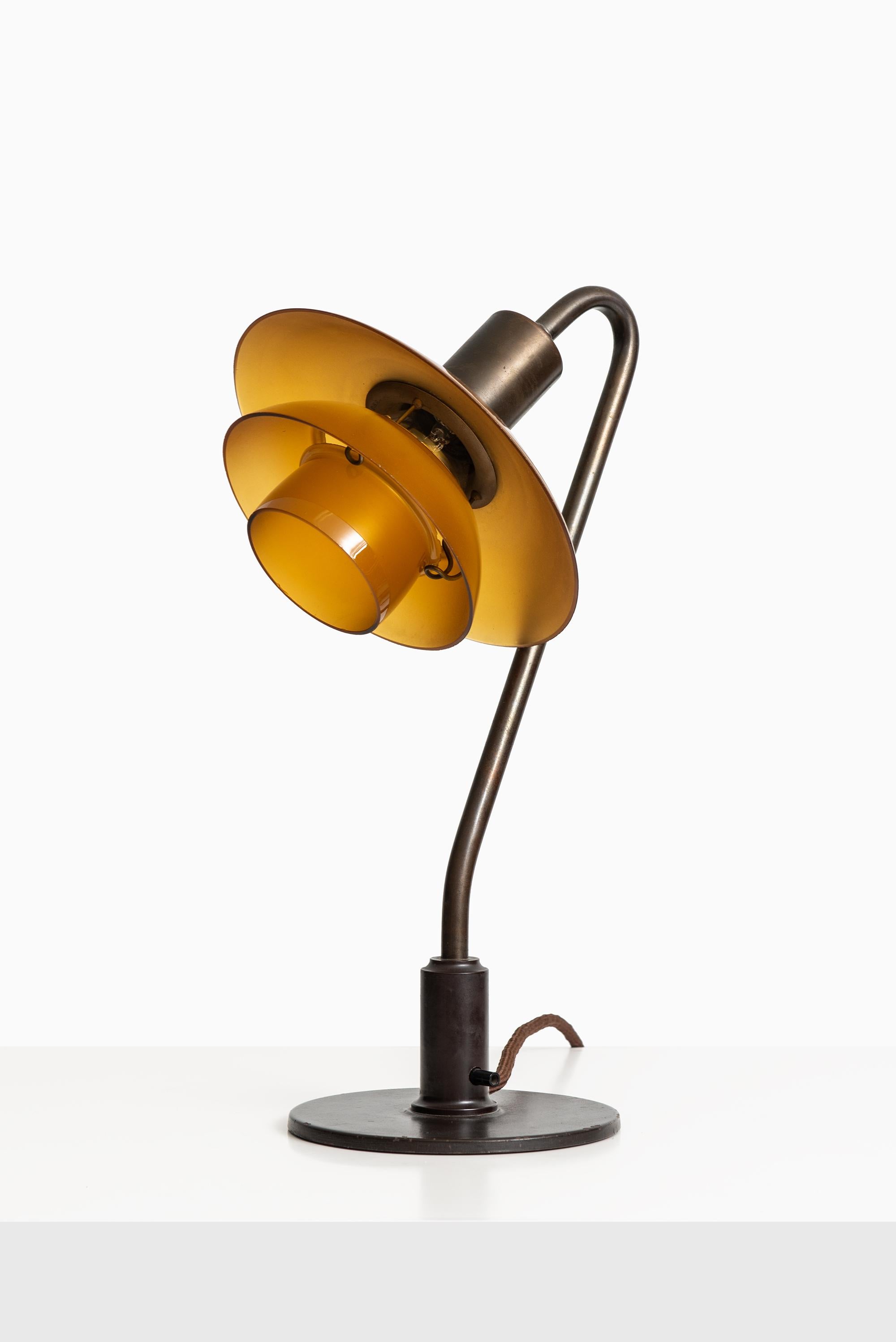 Danois Lampe de table ancienne Poul Henningsen modèle PH-2/2 'Vintergækken' par Louis Poulsen en vente