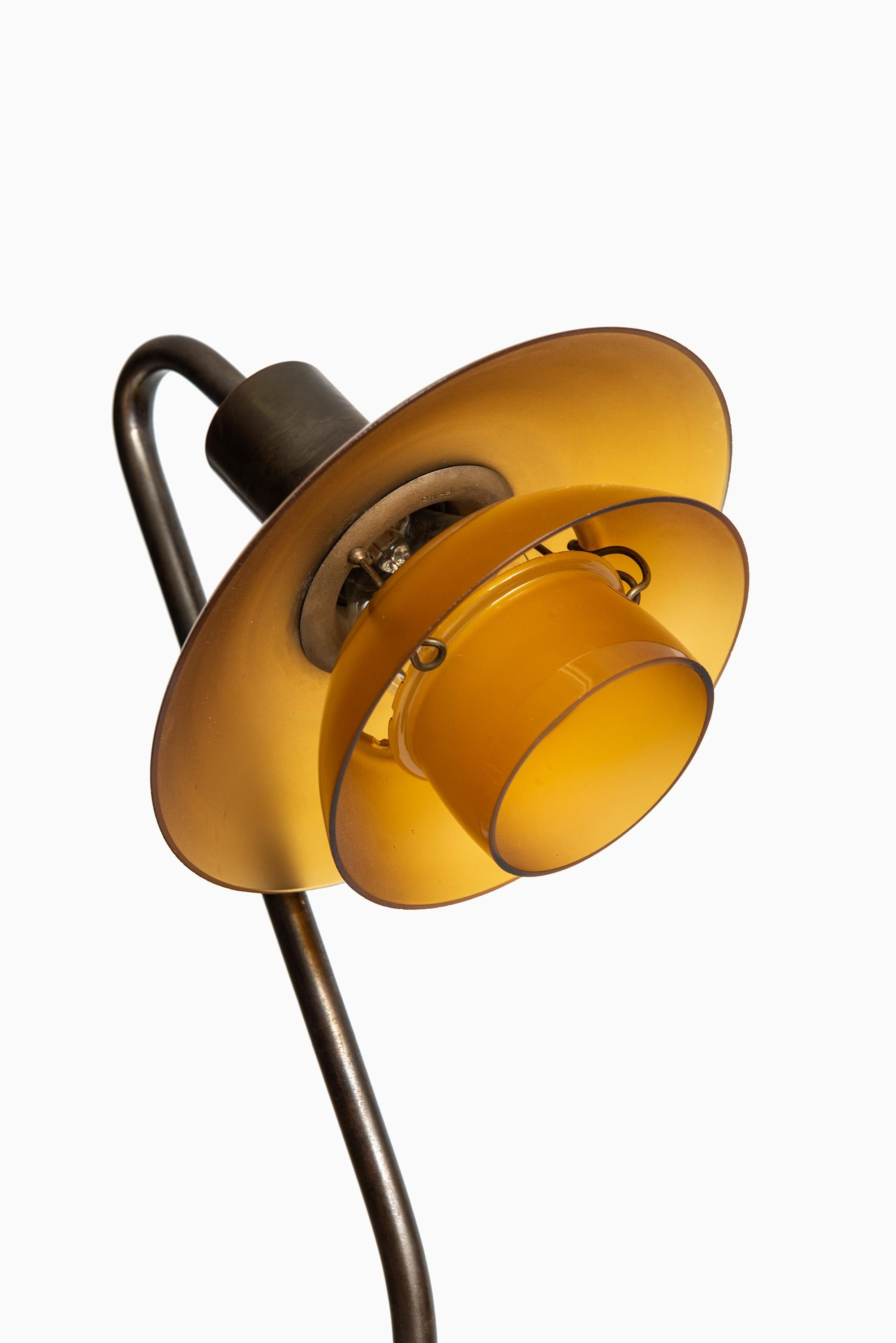 Poul Henningsen Early Table Lamp Model PH-2/2 'Vintergækken' by Louis Poulsen For Sale 1