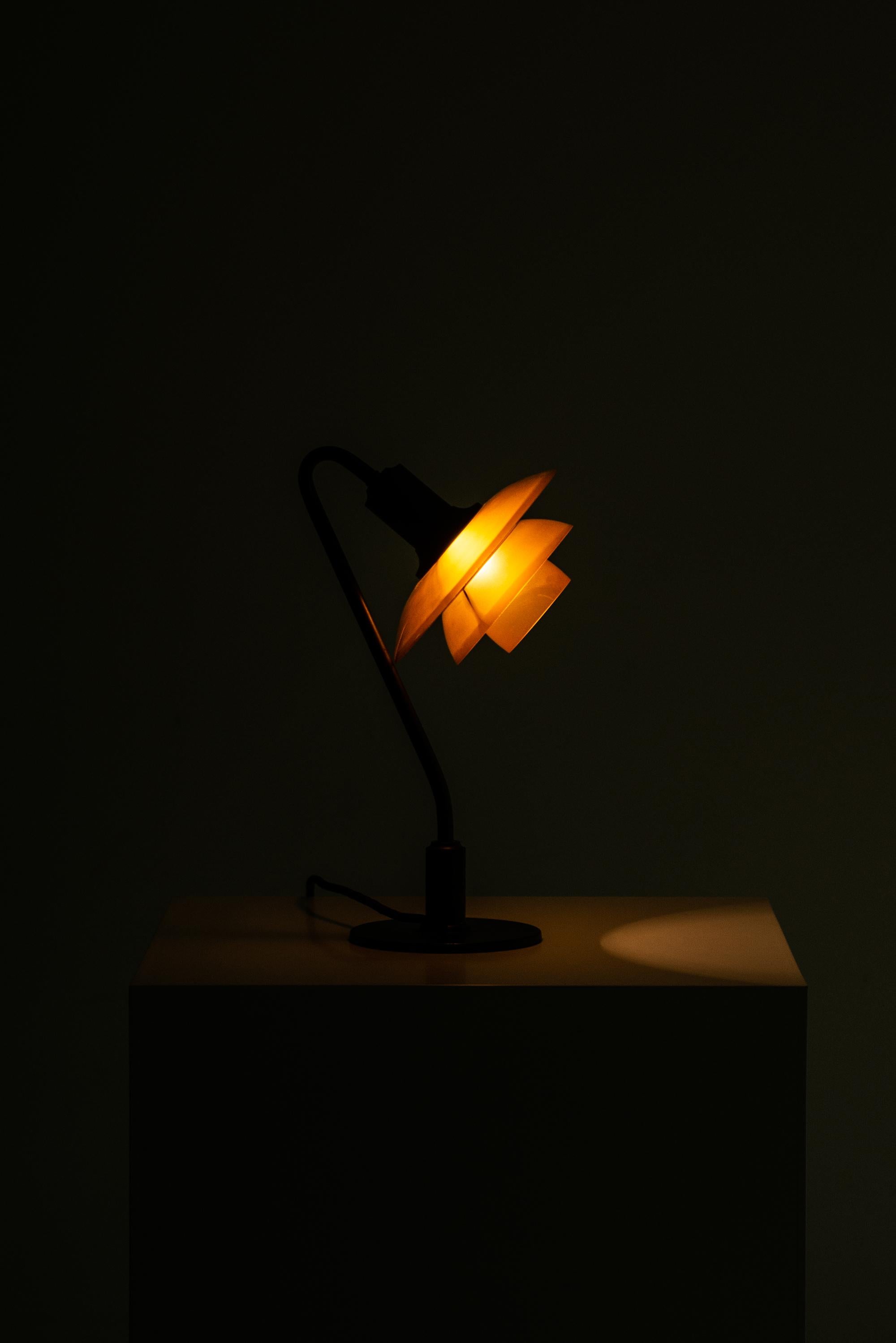 Poul Henningsen Early Table Lamp Model PH-2/2 'Vintergækken' by Louis Poulsen For Sale 2