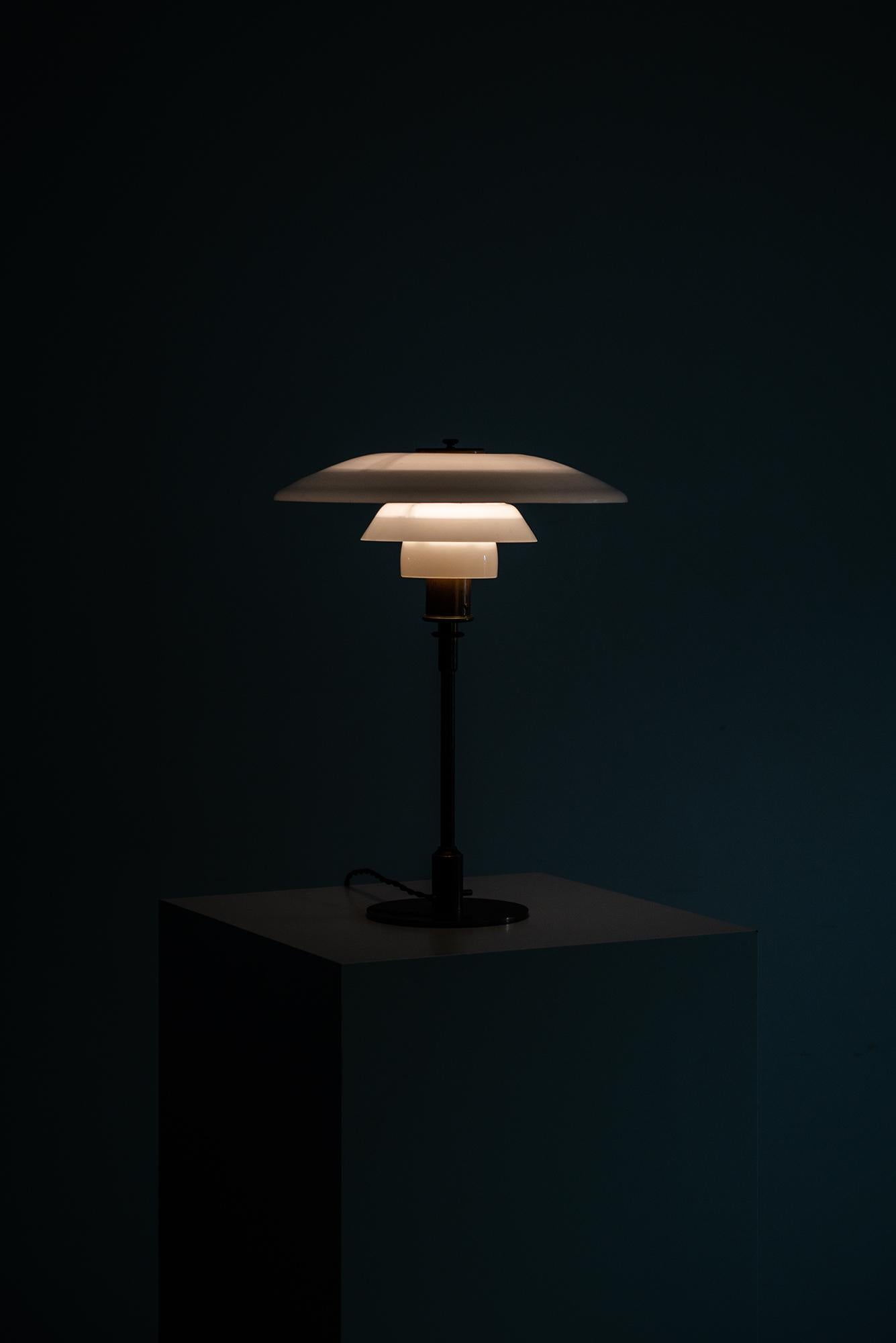 Poul Henningsen early table lamp model PH-3/2 by Louis Poulsen in Denmark For Sale 1