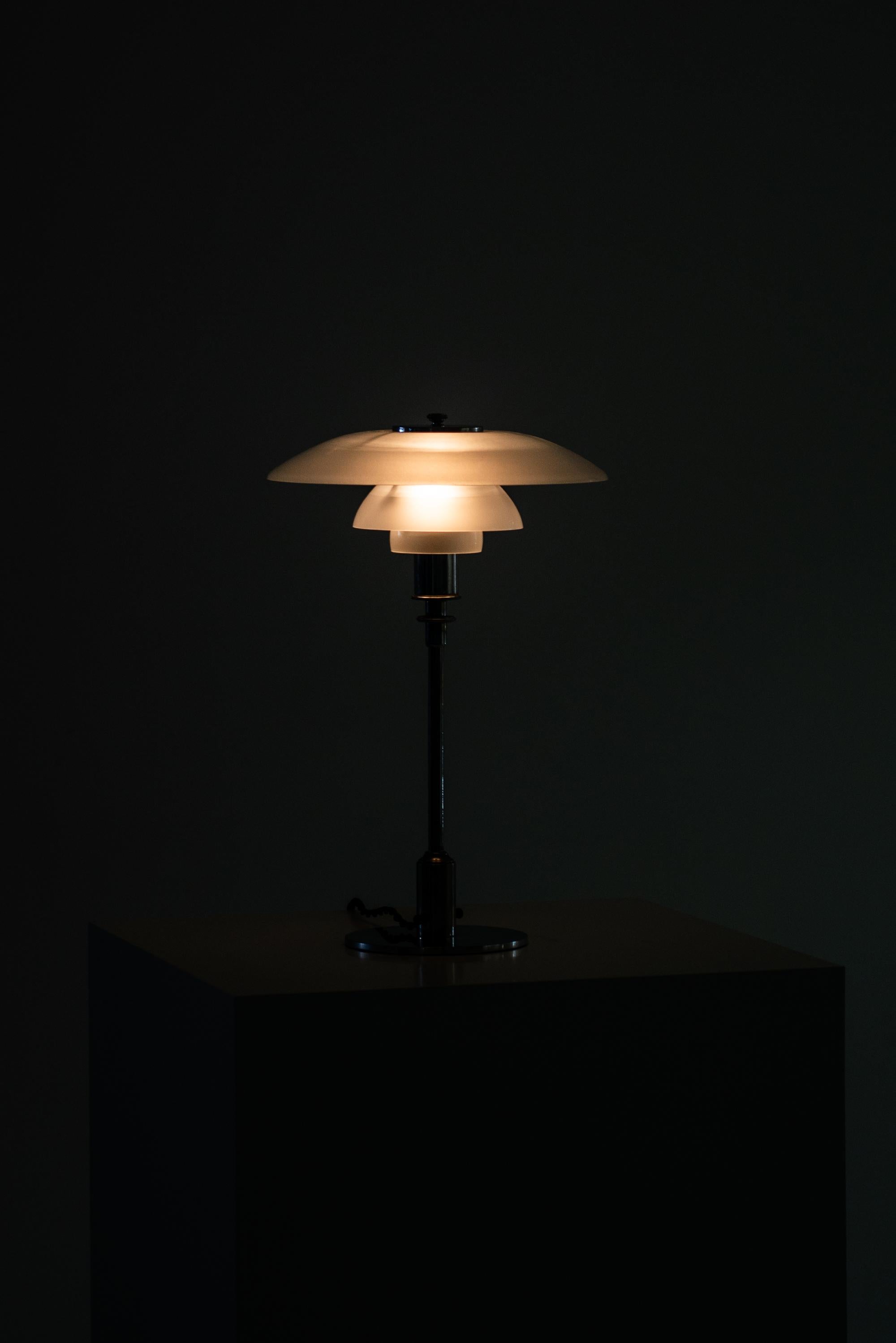 Poul Henningsen Early Table Lamp Model PH-3/2 by Louis Poulsen in Denmark For Sale 2