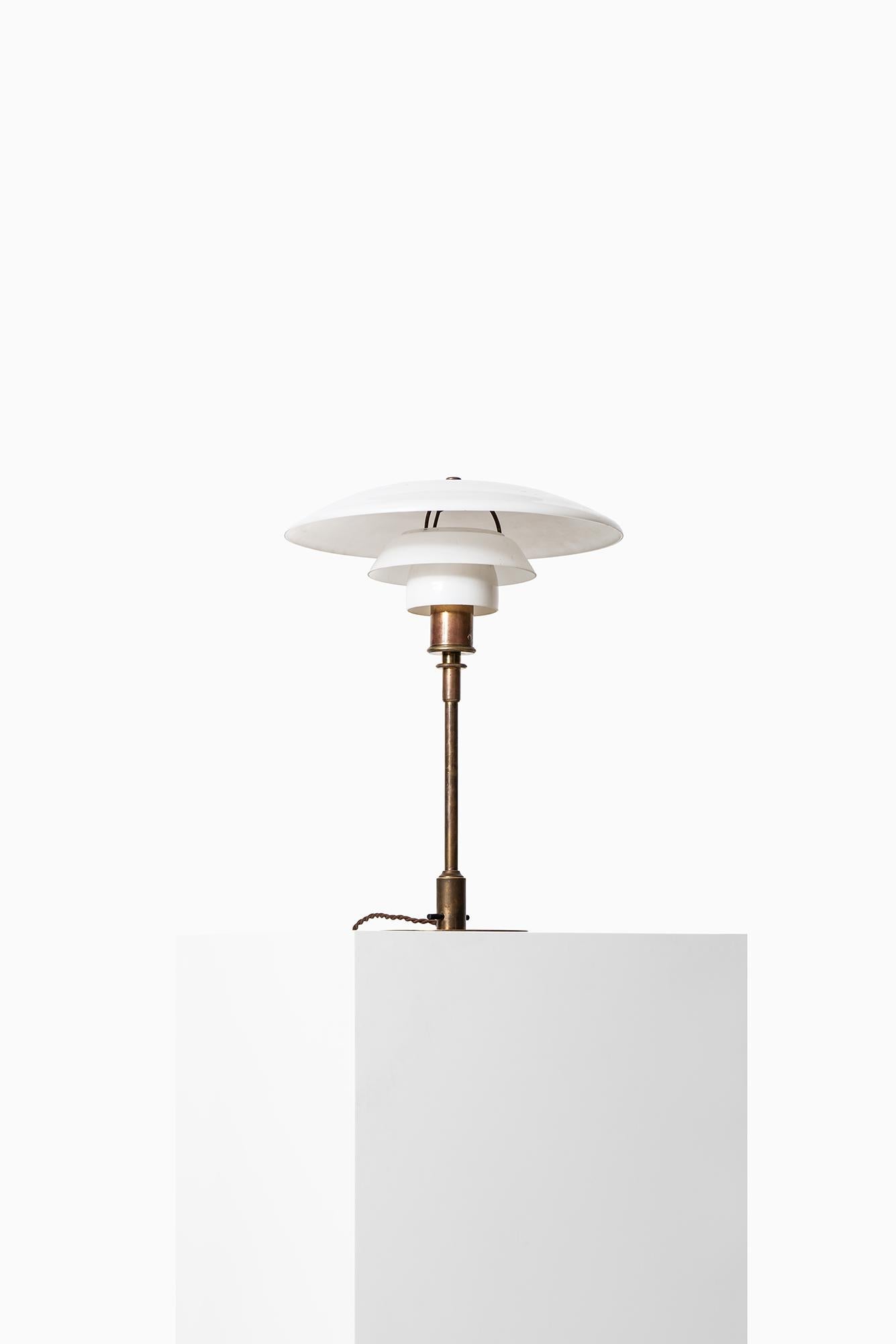 Danois Lampe de table Poul Henningsen modèle PH-3/2 par Louis Poulsen au Danemark en vente