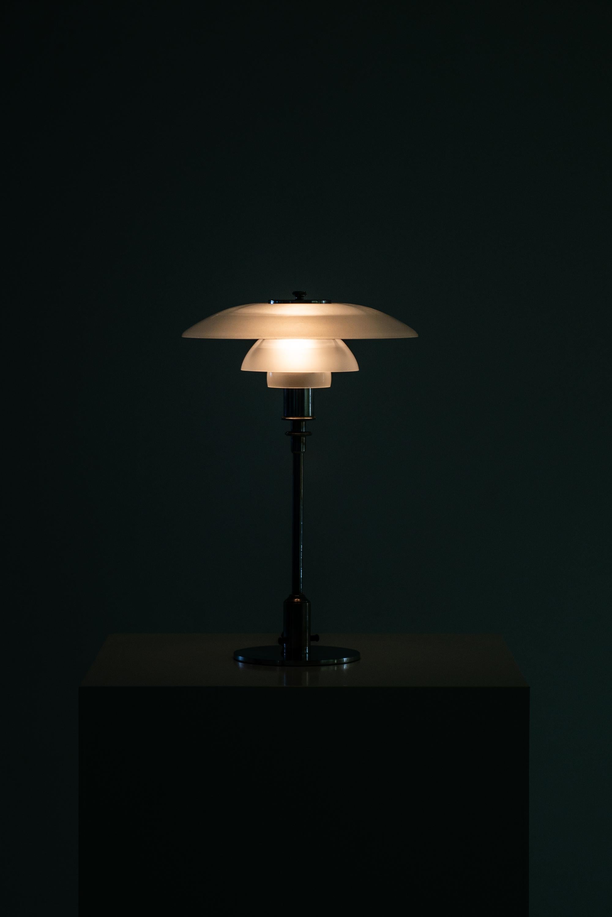 Poul Henningsen Early Table Lamp Model PH-3/2 by Louis Poulsen in Denmark In Good Condition For Sale In Limhamn, Skåne län