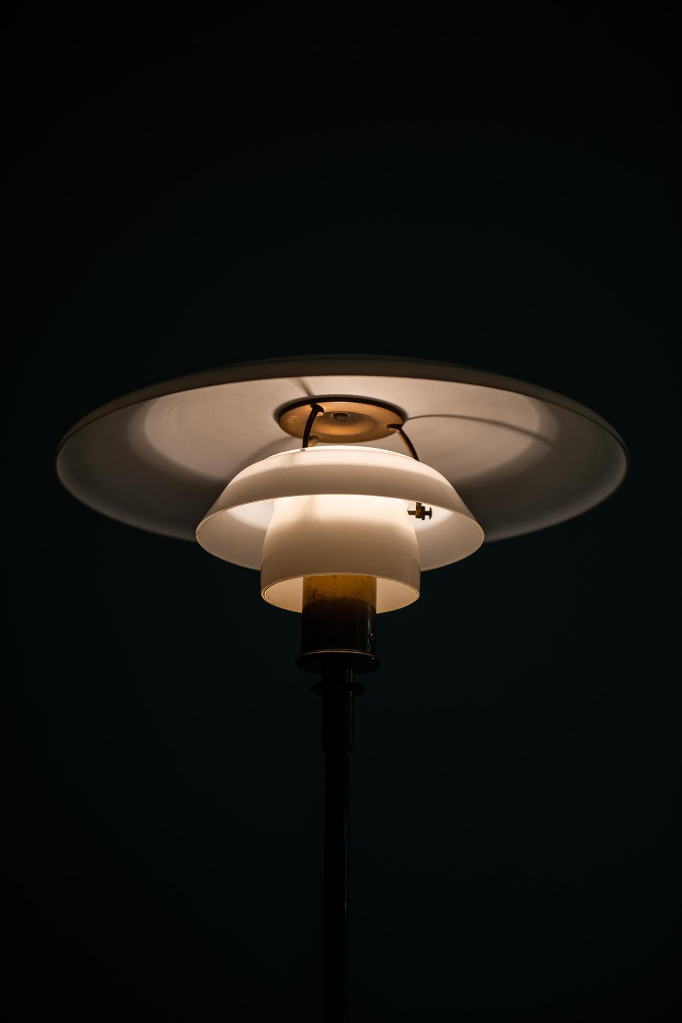 Lampe de table Poul Henningsen modèle PH-3/2 par Louis Poulsen au Danemark en vente 2