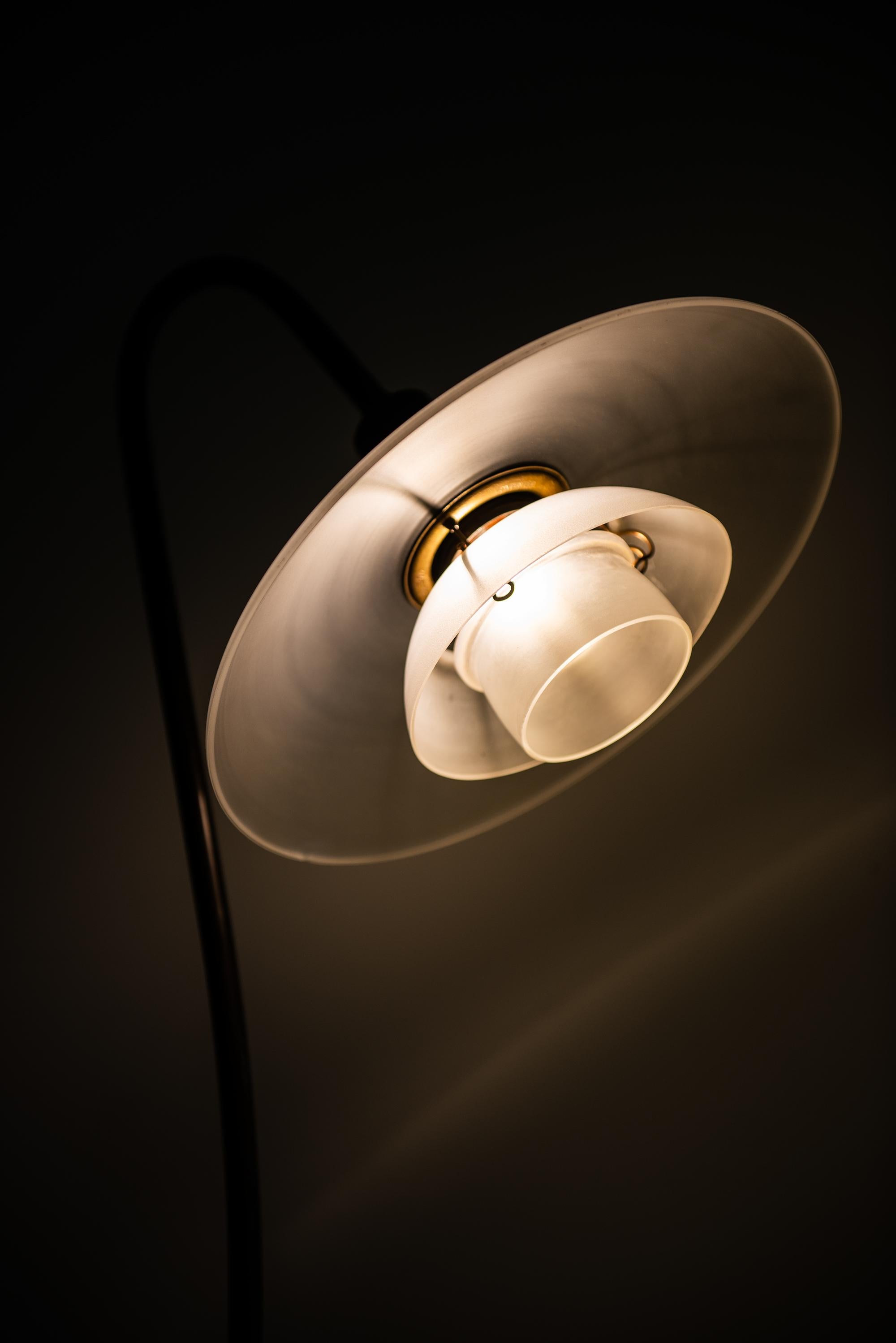 Poul Henningsen Floor Lamp Model Syvtallet by Louis Poulsen in Denmark For Sale 2