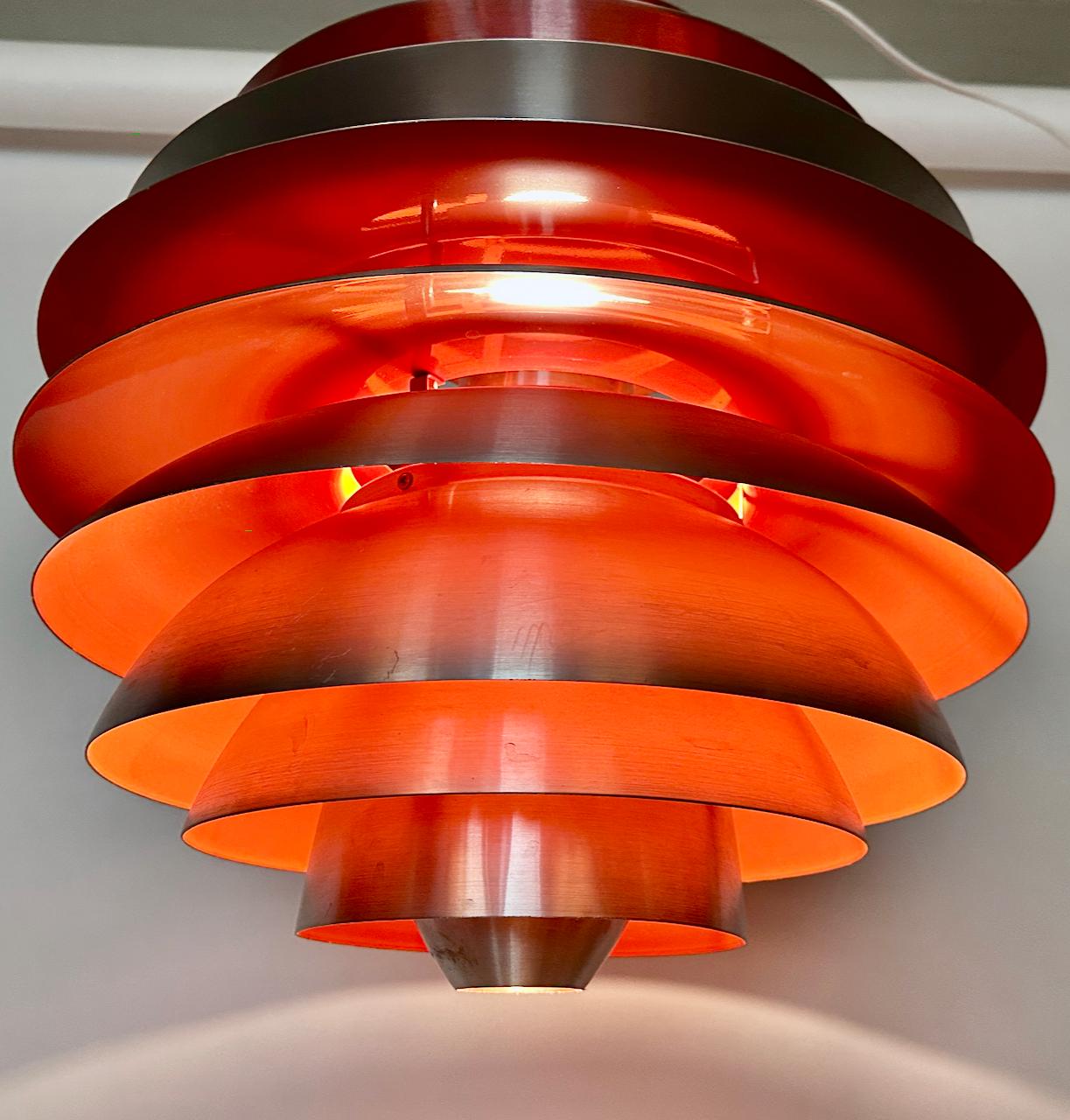 Großererer Poul Henningsen für Louis Poulsen Louvre-Anhänger aus gebürstetem Aluminium und Koralle 5