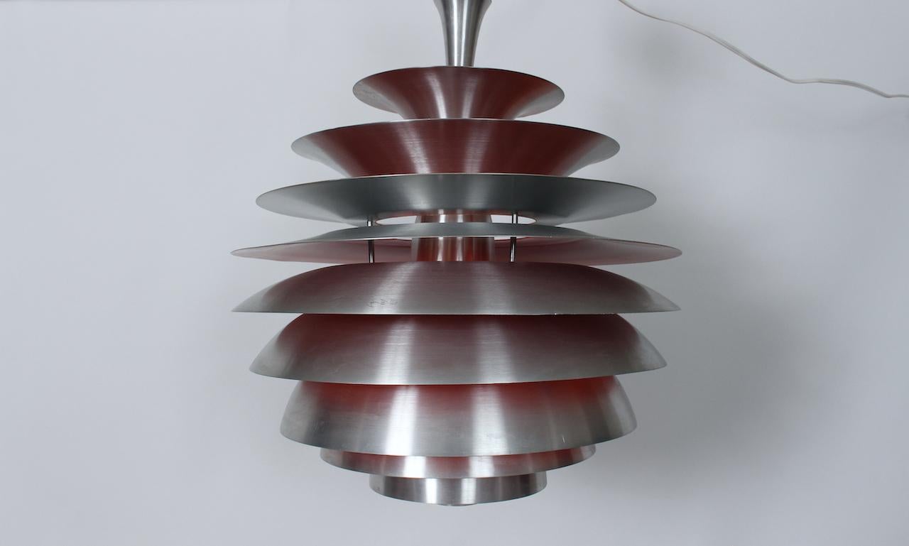 Großererer Poul Henningsen für Louis Poulsen Louvre-Anhänger aus gebürstetem Aluminium und Koralle (Dänisch)