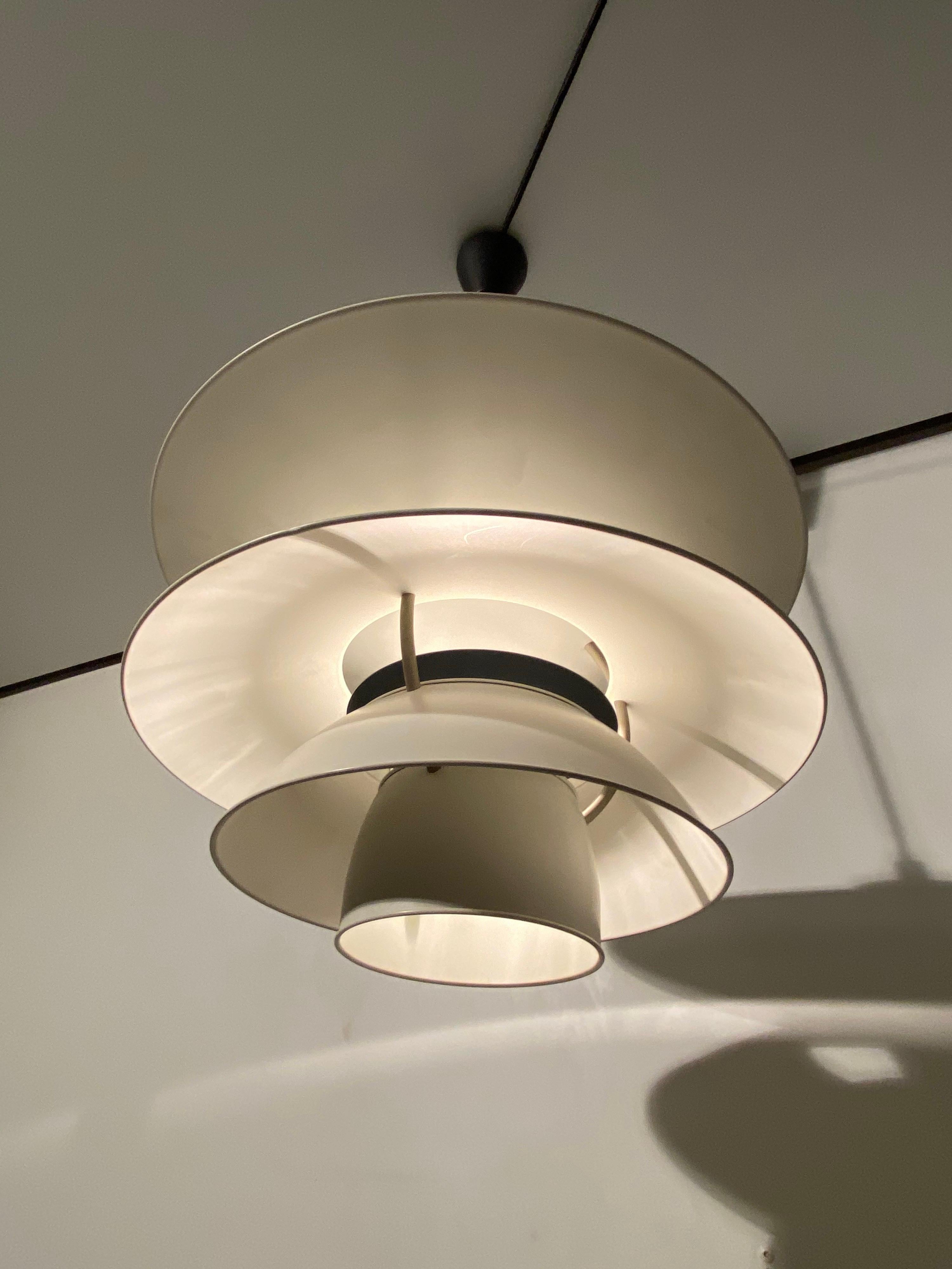 Wonderful Poul Henningsen large Charlottenborg pendant, PH 5-4 1/2 produced by Louis Poulsen. This is the Ø 45 cm version with four shades, off white lacquered metal ad one blue/purple shade. The lamp is fitted for both US and European use.