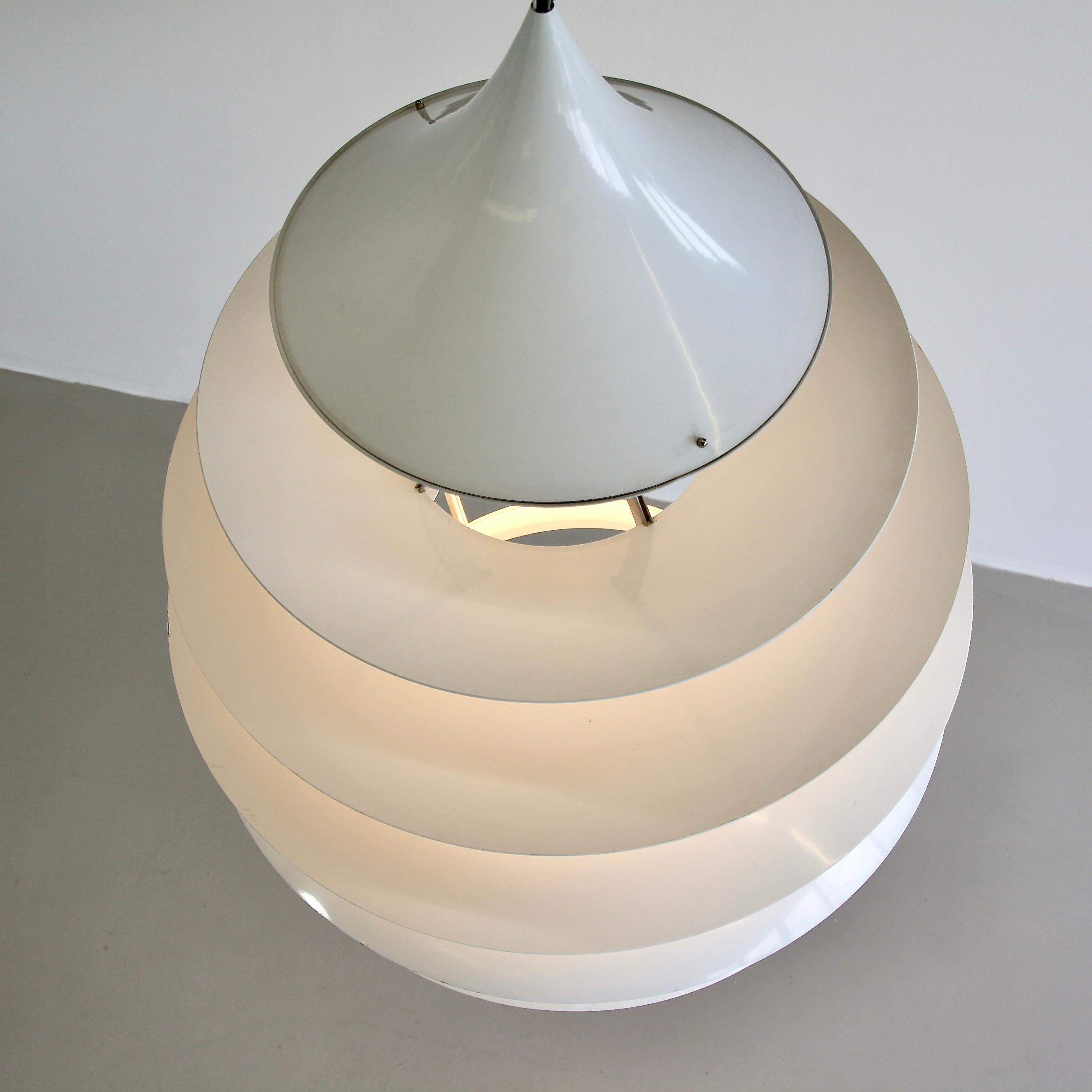 Large pendant designed by Poul Henningsen and realized by Kurt Norregaard. Denmark, Louis Poulsen, 1990.

A very large pendant, using ten circular shades of white painted aluminum, based on sketches by Poul Henningsen. The shades were designed