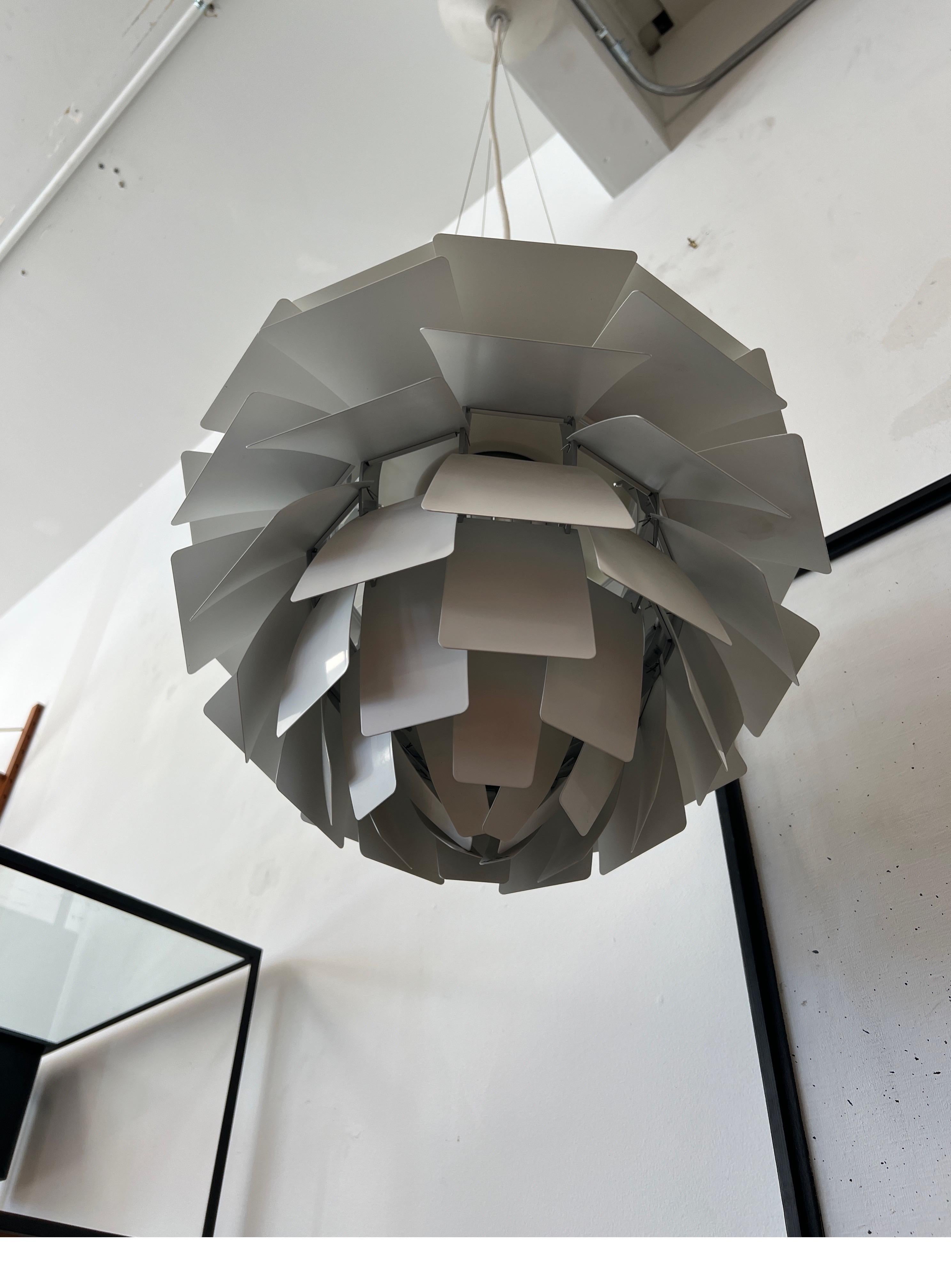 Lampe lumineuse danoise mi-siècle moderne Artichoke de Louis Poulsen pour Poul Henningsen Bon état - En vente à Boise, ID
