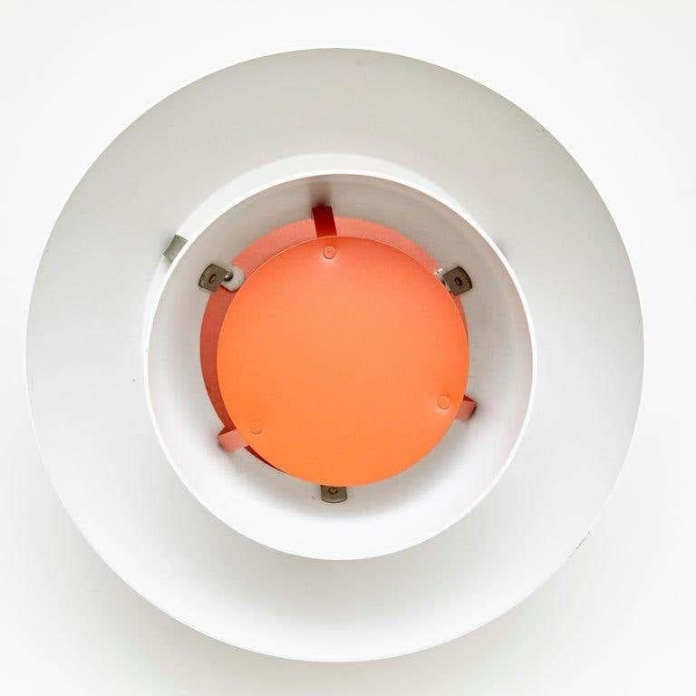 Poul Henningsen, Mid-Century Modern, White and Orange Metal Ceiling Lamp, 1960 In Good Condition For Sale In Barcelona, Barcelona