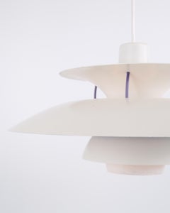 Ciondolo Poul Henningsen modello PH 5 in metallo laccato bianco, Louis Poulsen