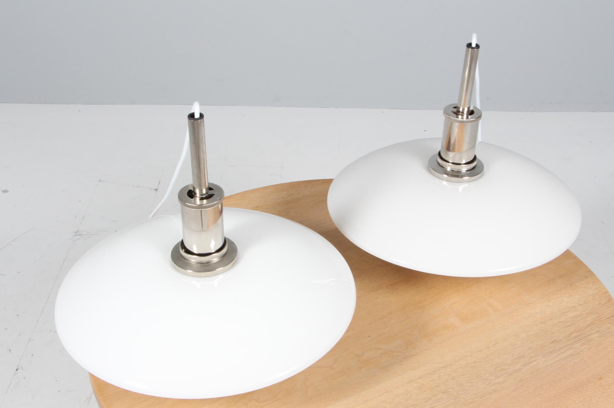 Scandinavo moderno Pendagli di Poul Henningsen in vetro opalino. 4½/4 in vendita