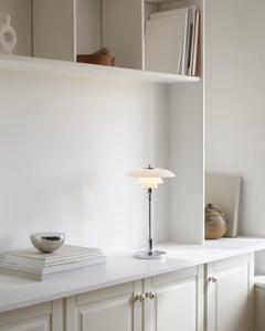 Poul Henningsen 'PH 2/1' Porzellan-Tischlampe aus Glas und Chrom für Louis Poulsen