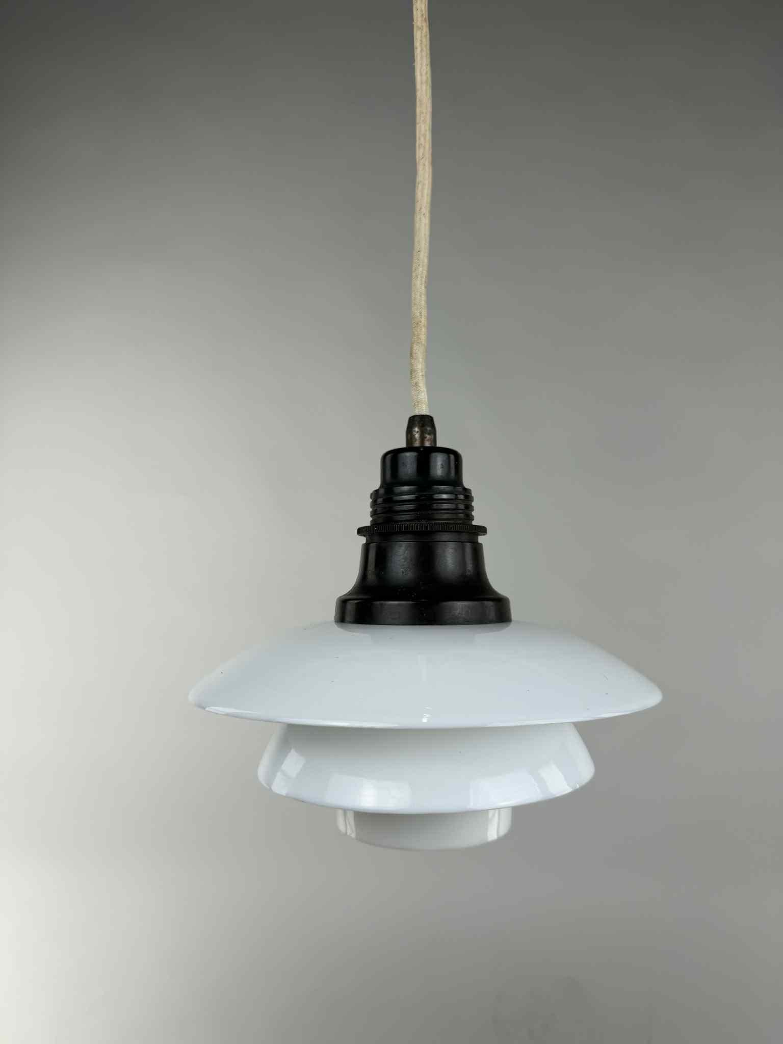 Lampe Poul Henningsen PH-2/2 - Louis Poulsen
Rare lampe Poul Henningsen PH-2/2, estampillée 