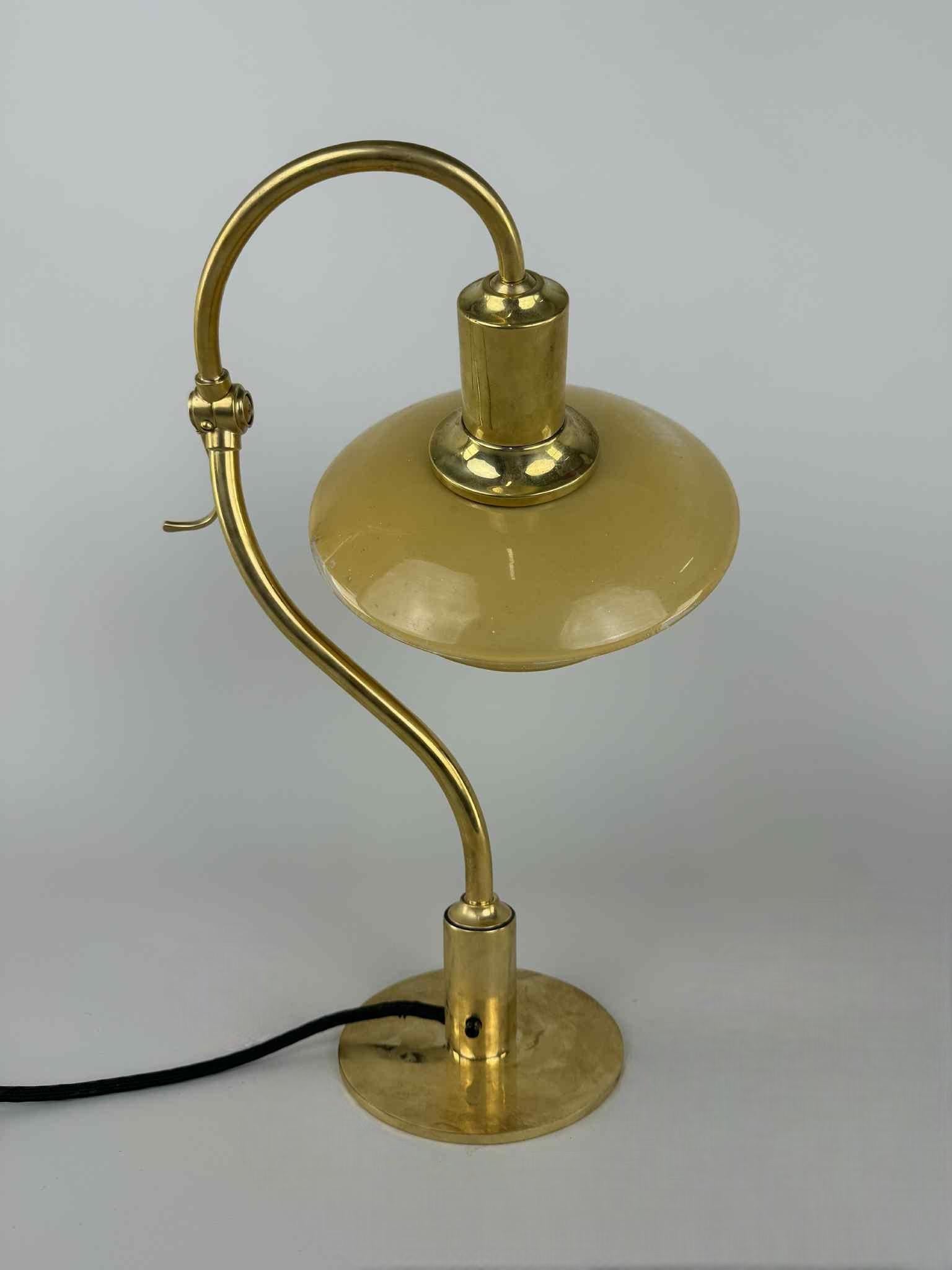 POUL HENNINGSEN (Denmark, 1894 - 1967) for LOUIS POULSEN.
PH 2/2 