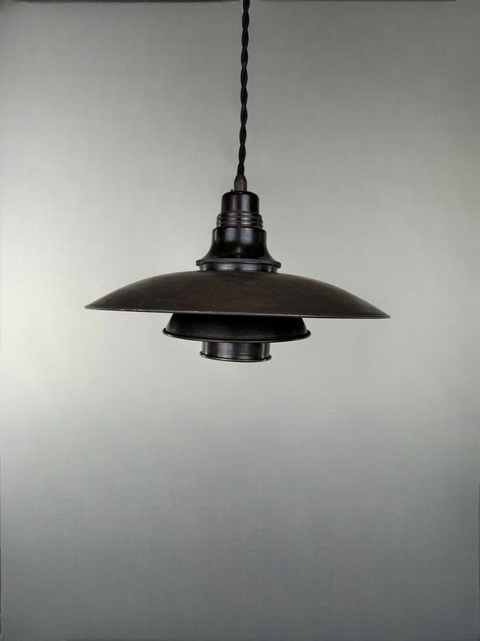 Poul Henningsen PH-3/2 a sospensione - Louis Poulsen
Rara lampada Poul Henningsen PH-3/2, timbrata 
