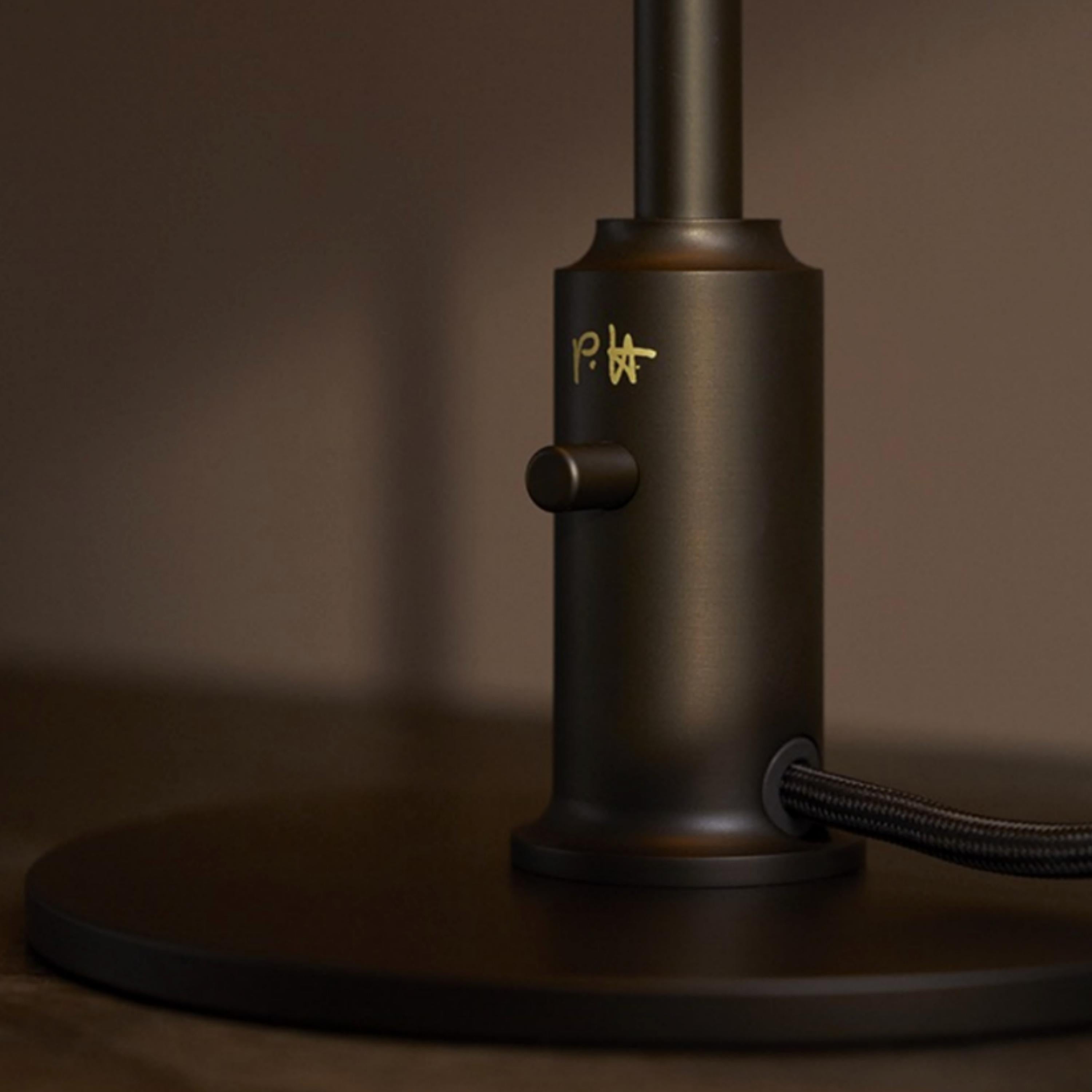 Laiton Poul Henningsen 'PH 3/2' Lampe de table en verre opale et terre cuite, édition limitée en vente