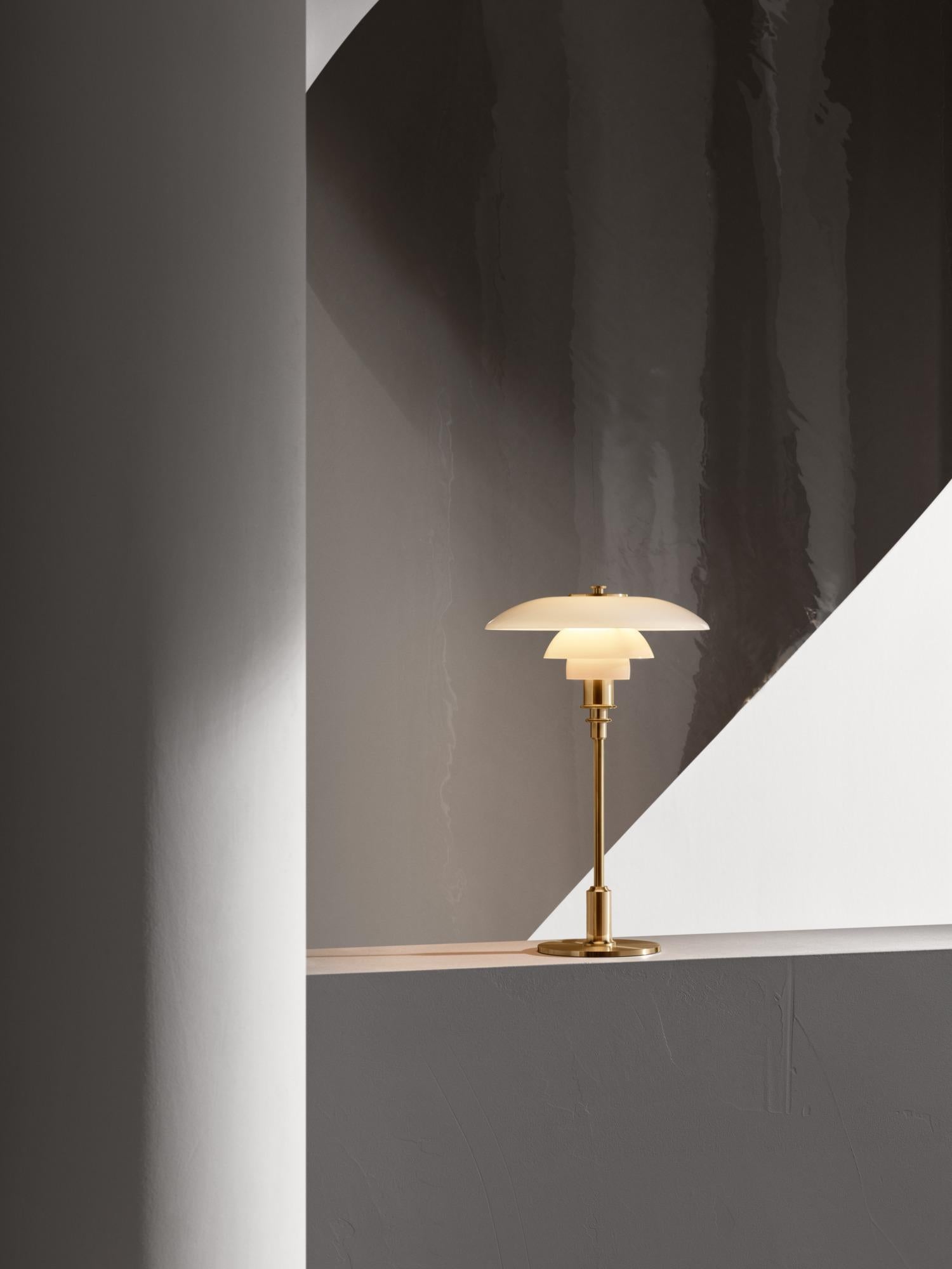 Poul Henningsen PH 3/2 Opaline Glass Table Lamp for Louis Poulsen in Black For Sale 6