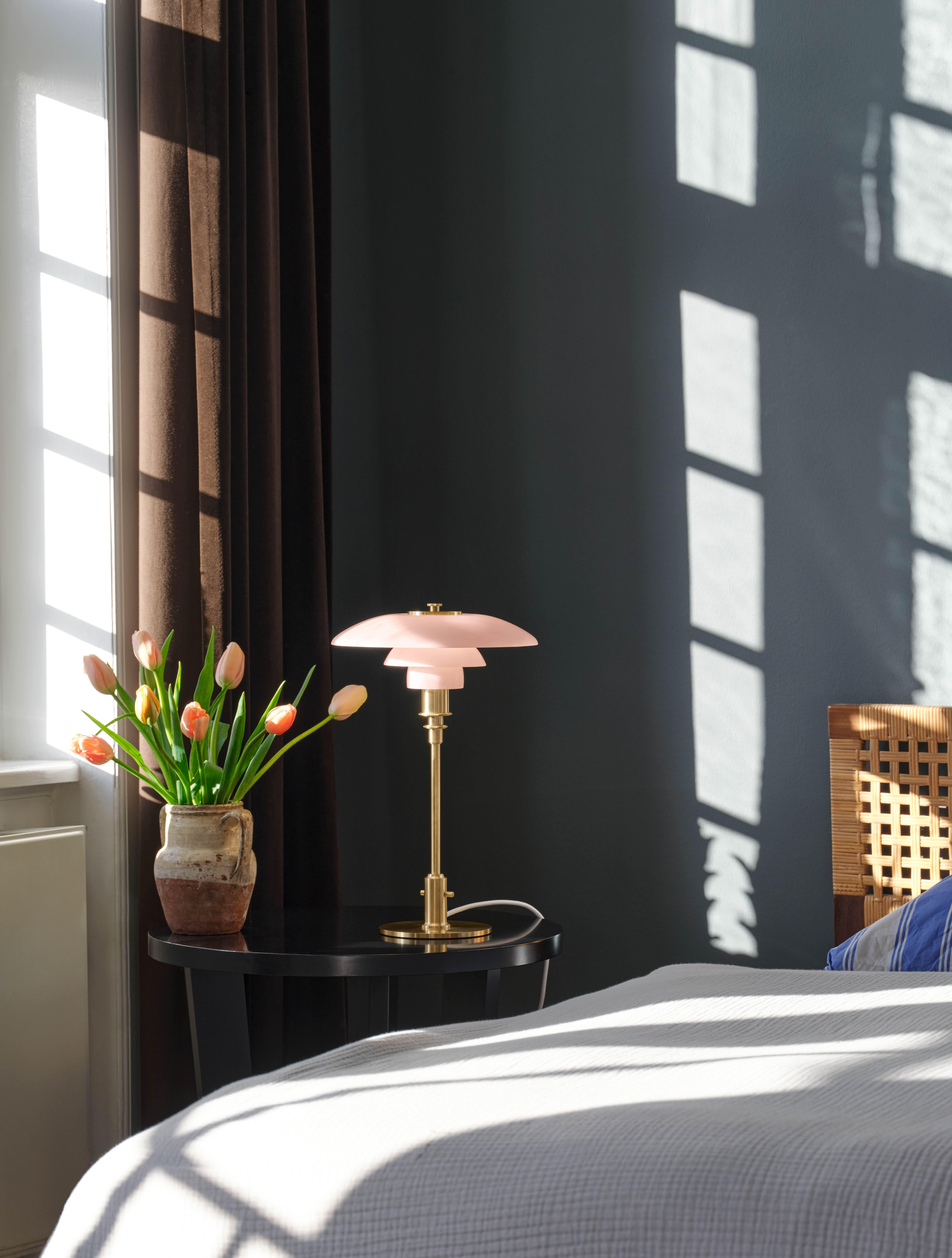 Scandinavian Modern Poul Henningsen 'PH 3/2' Pale Rose Glass and Brass Table Lamp for Louis Poulsen For Sale