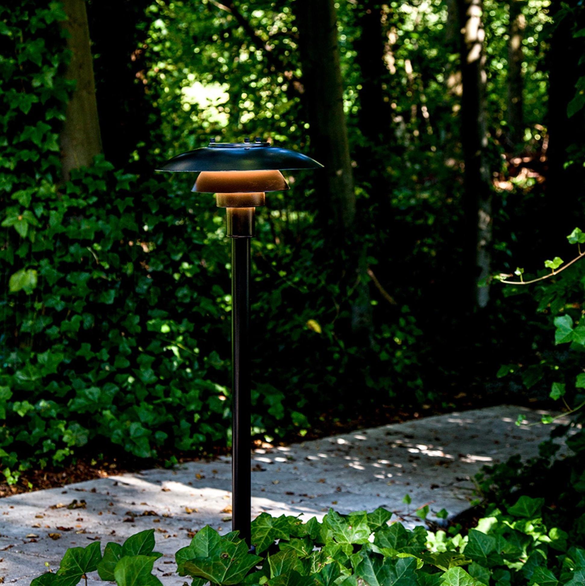 Poul Henningsen PH 3-2½ Bollard Outdoor Light Set of 3. New, current production.

Poul Henningsen designed the three-shade system back in 1925-1926. The first lights using the system were designed by PH in cooperation with Louis Poulsen for an