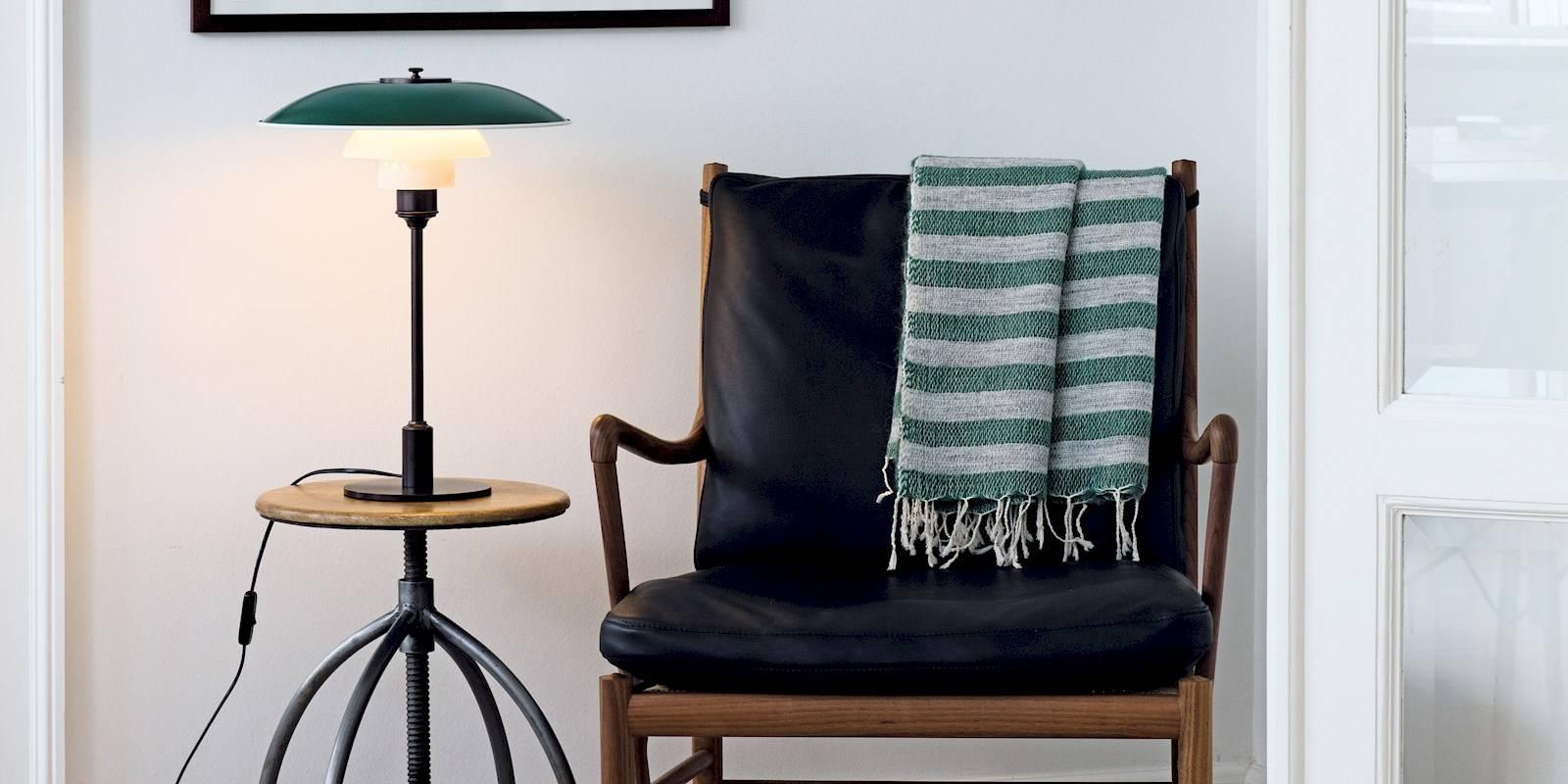 Lampe à poser 'PH 3½-2½' de Poul Henningsen pour Louis Poulsen en blanc en vente 1