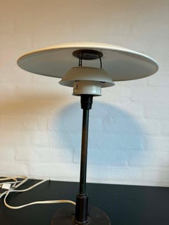 Poul Henningsen PH 3.5/2 Table Lamp with Bakelite and Patinated Brass, Denmark
