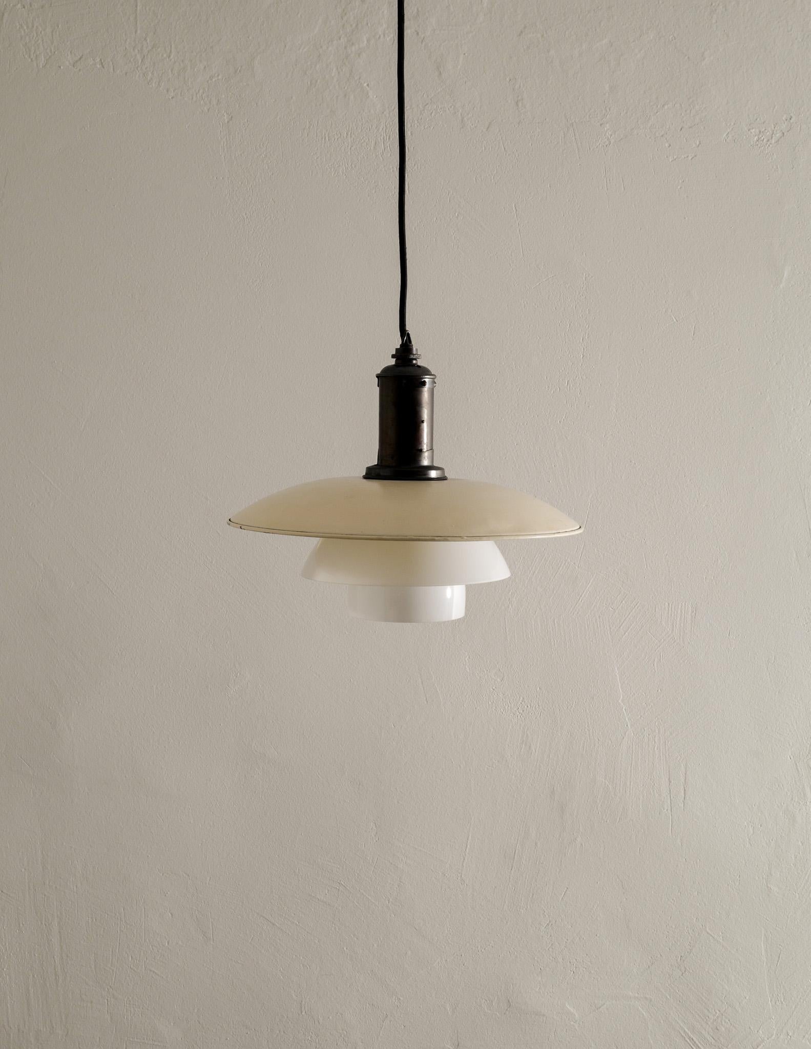 Poul Henningsen „PH-3,5 / 3“ Pendelleuchte aus Metall und Glas von Louis Poulsen, 1930er Jahre (Skandinavische Moderne)