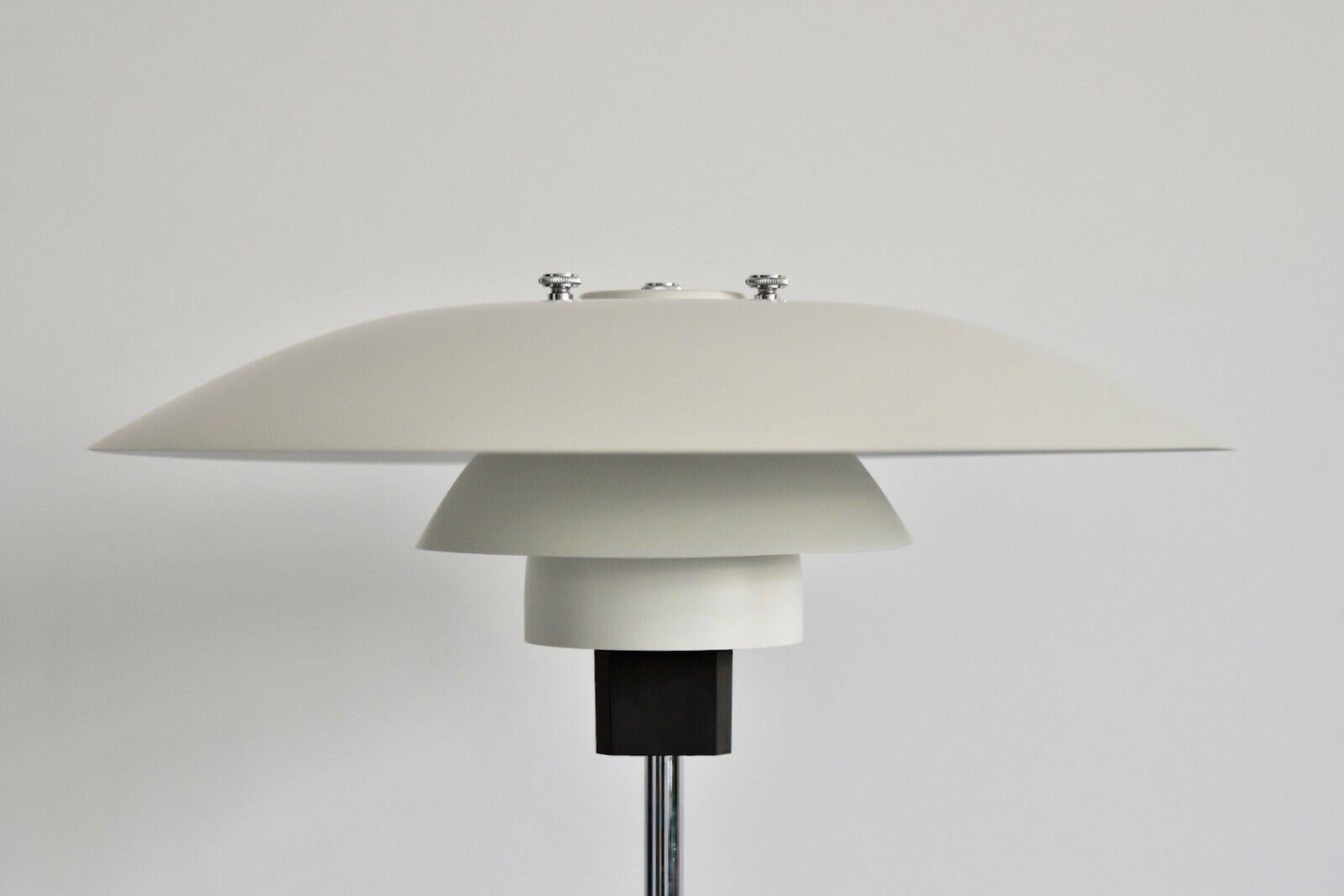 Very nice PH 4/3 table lamp from Poul Henningsen produced by Louis Poulsen, Made in Denmark. The lamp is in very good condition. No parts missing, small scratches. With E26/27 Edison socket ready to use worldwide.
     