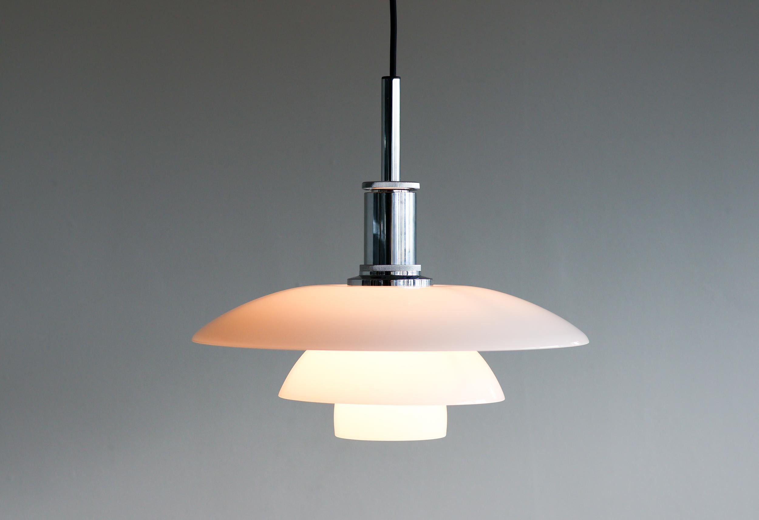 Desirable and rare PH 4½-4 Glass Pendant in excellent vintage condition.
Poul Henningsen designed the three-shade system back in 1925-1926. The first lights using the system were designed by PH in cooperation with Louis Poulsen for an exhibition in
