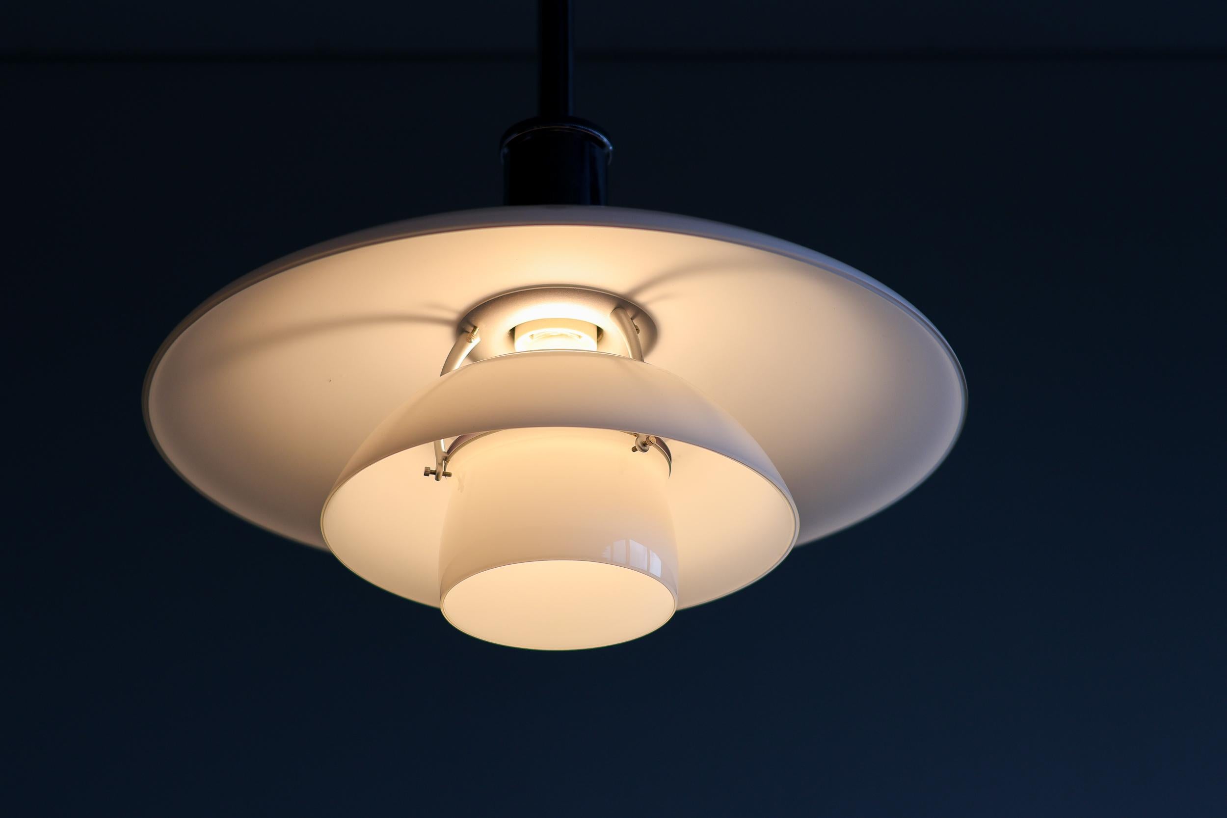 Poul Henningsen PH 4½-4 Glass Pendant In Good Condition For Sale In Dronten, NL