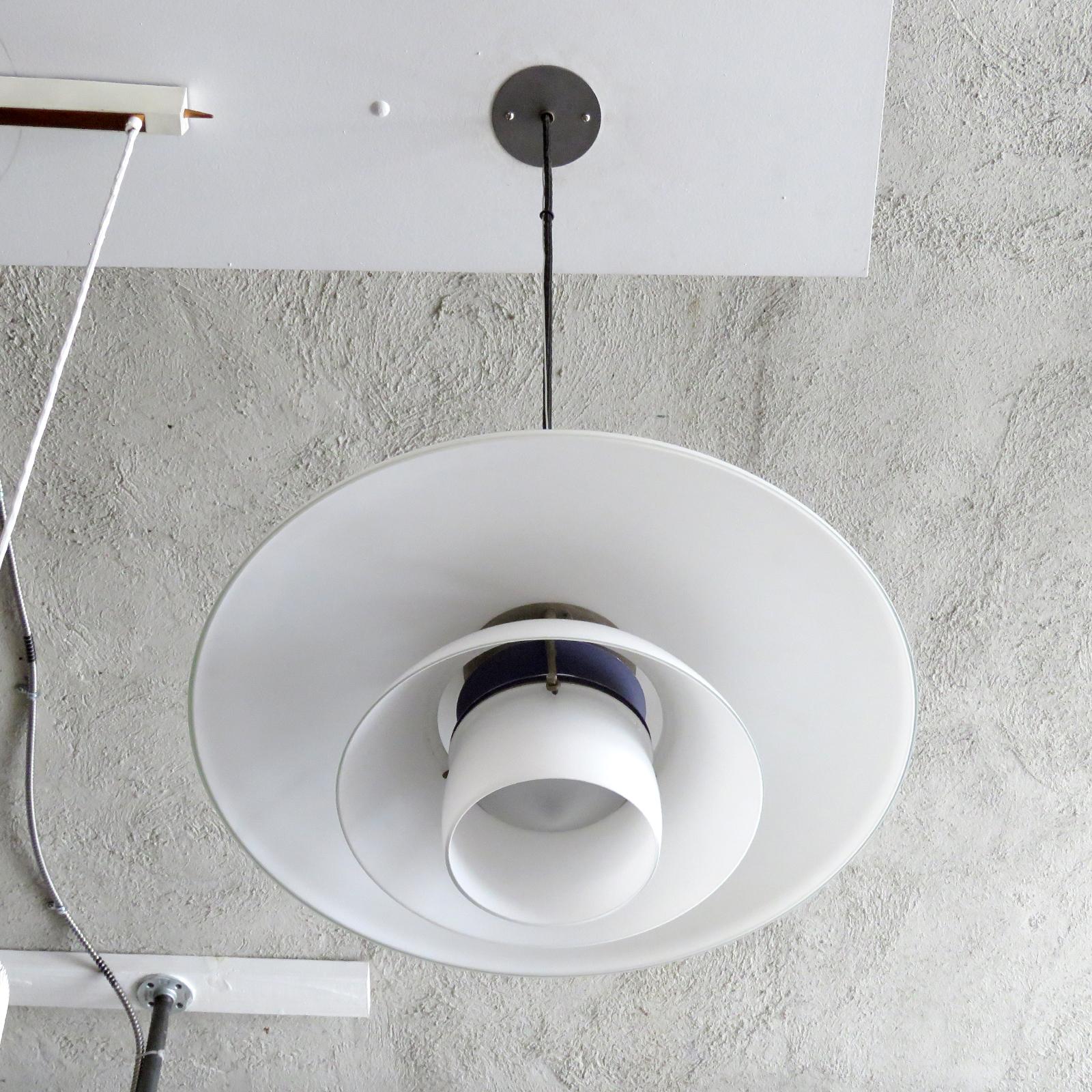 Poul Henningsen, PH 4½/4 Pendant Light In Good Condition For Sale In Los Angeles, CA