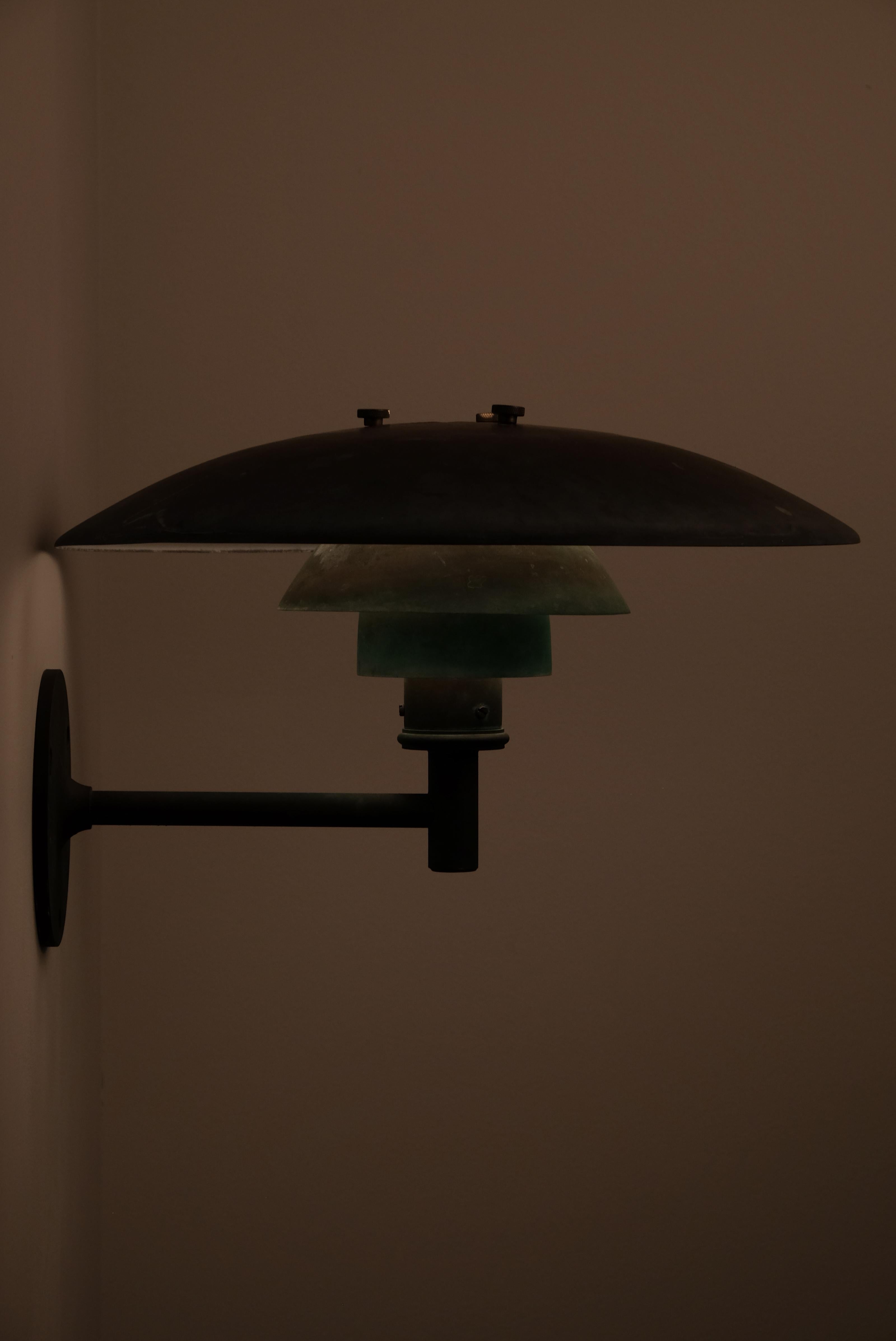 Metà XX secolo Lampada da parete per esterni in rame 