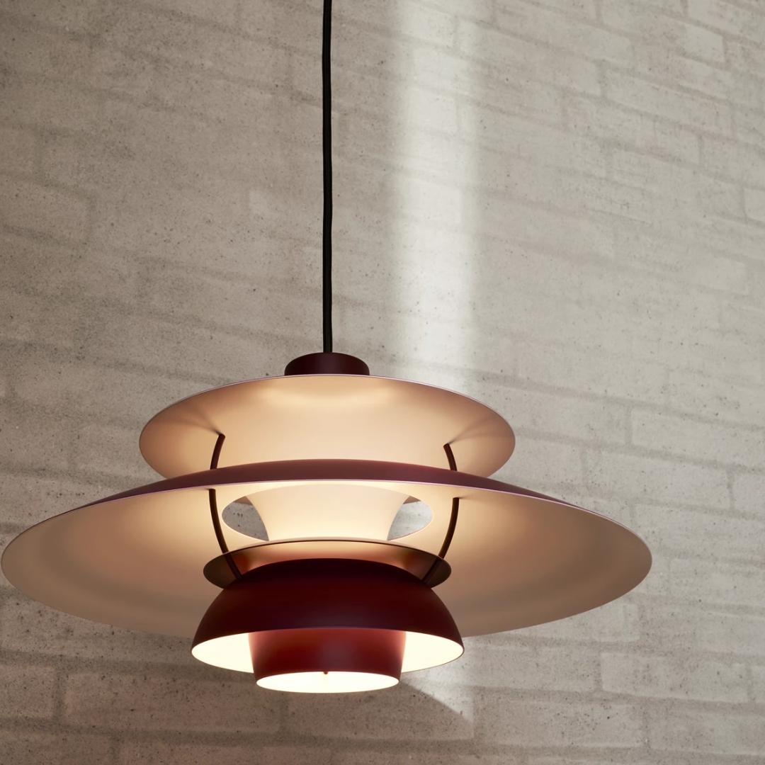 Danois Pendentif 'PH 5' de Poul Henningsen pour Louis Poulsen en Bourgogne monochrome en vente