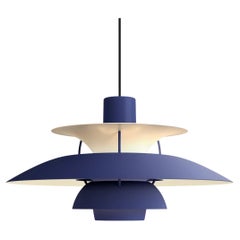 Pendentif 'PH 5' de Poul Henningsen pour Louis Poulsen en indigo poussiéreux monochrome