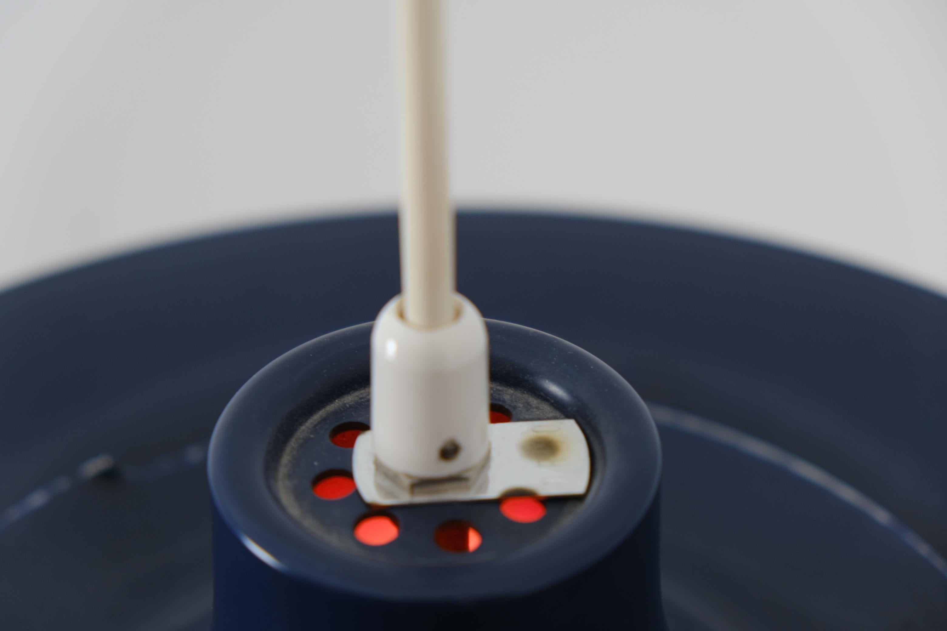 Poul Henningsen PH 5 Ciondolo in blu scuro e rosso, rara edizione Orno, anni '60 in vendita 1