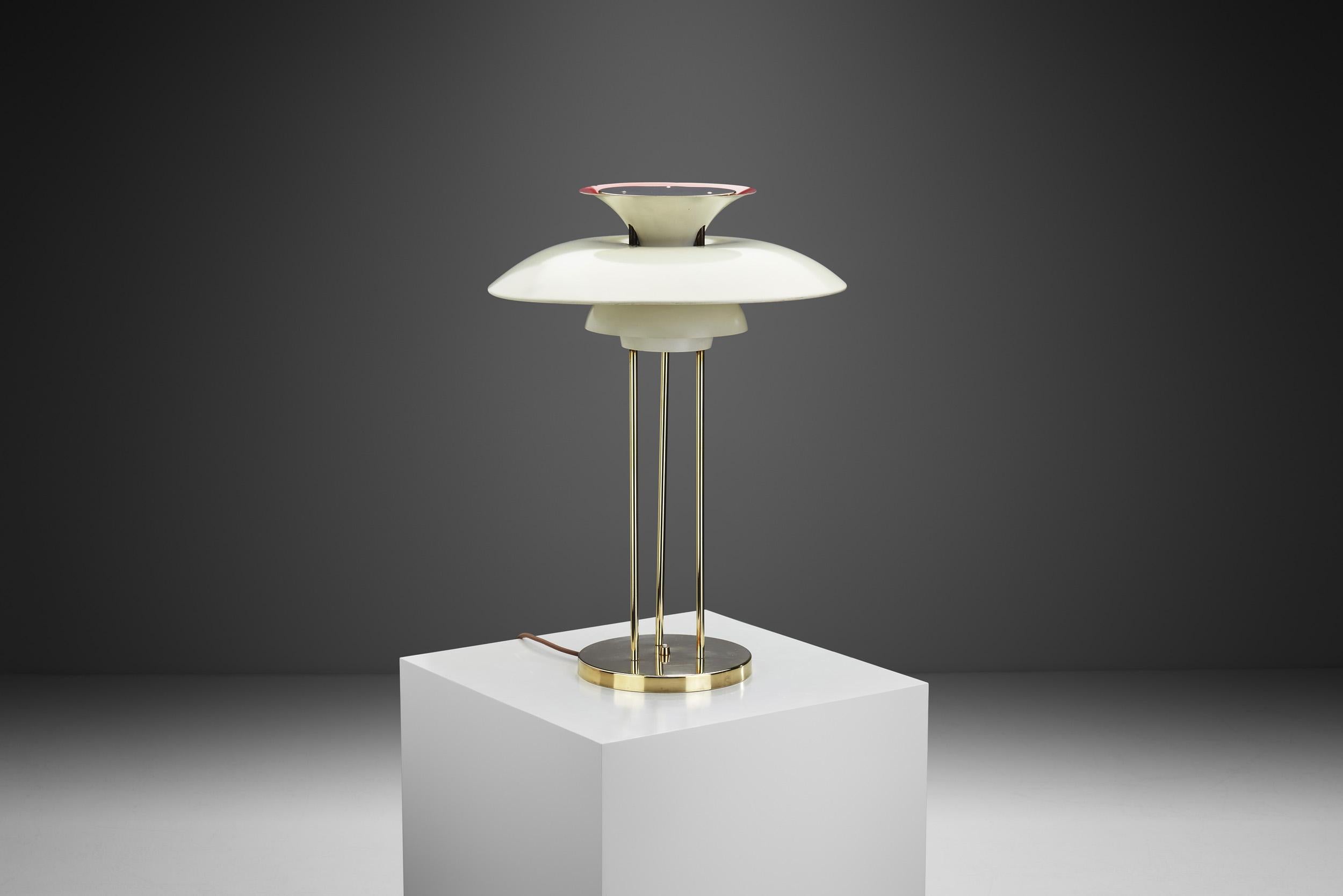 Poul Henningsen “PH-5” Table Lamp for Louis Poulsen, Denmark, 1960s In Good Condition For Sale In Utrecht, NL
