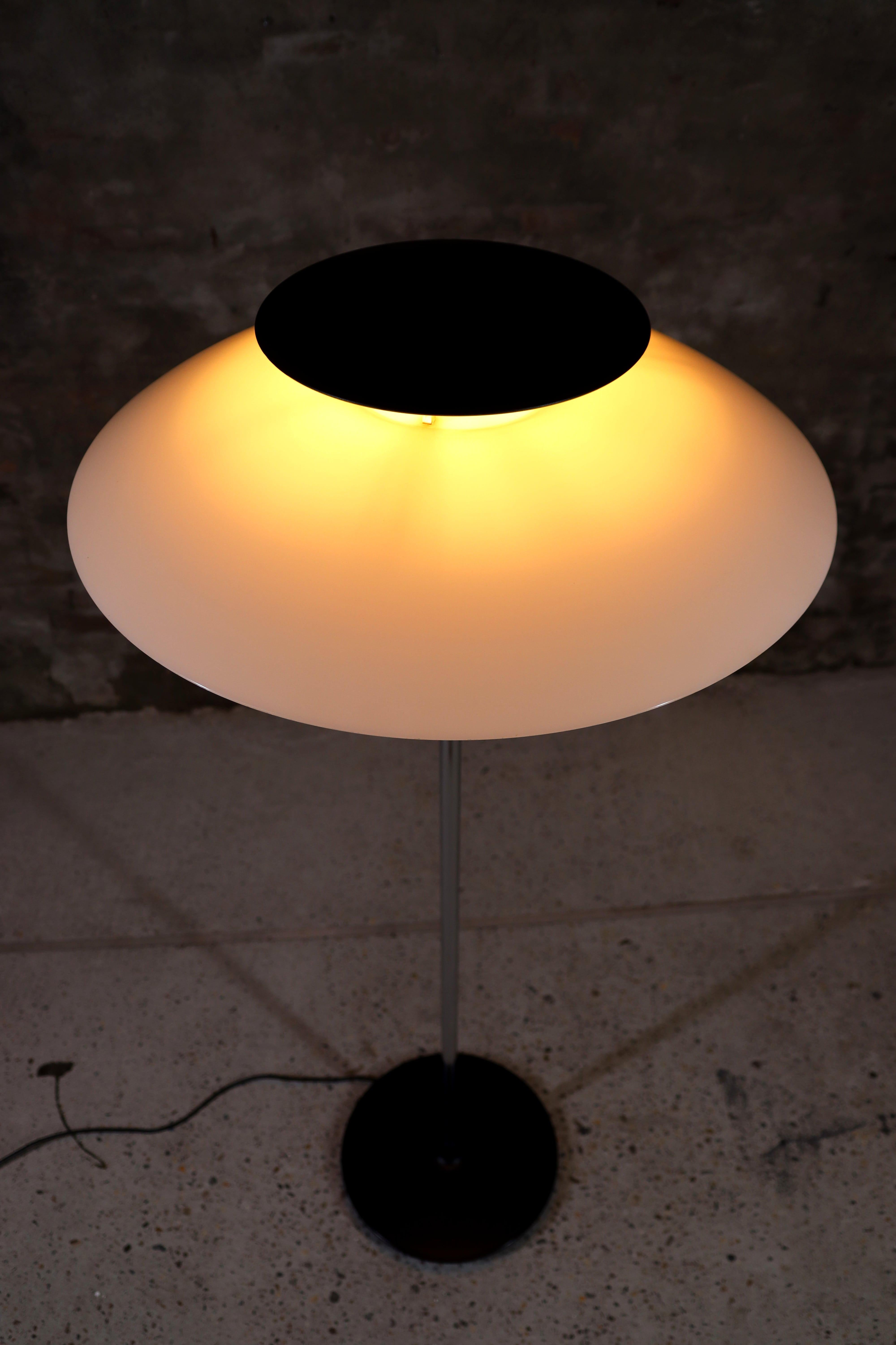 Plastic Poul Henningsen – PH 80 – Floor lamp – Louis Poulsen – 1974 For Sale