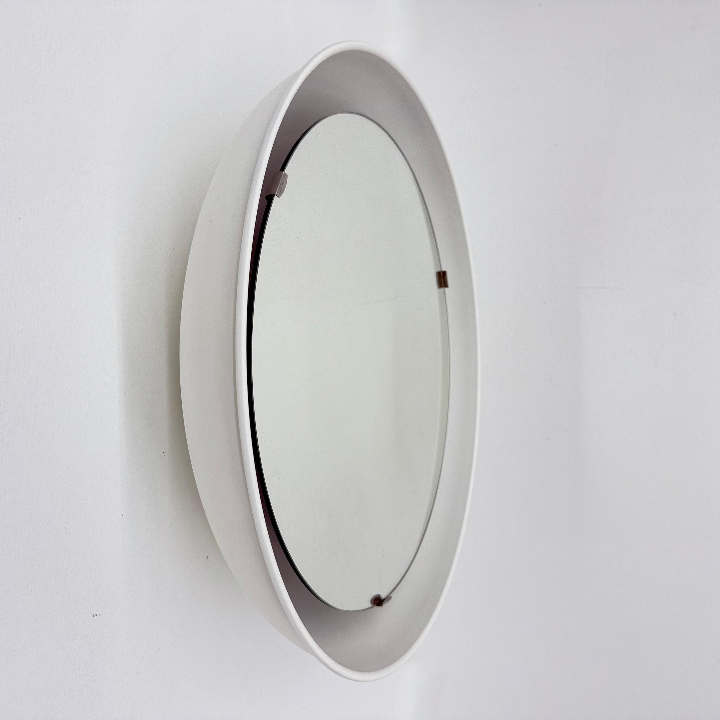 Miroir Poul Henningsen PH par Louis Poulsen Danemark 1960

Dimensions : 50 cm de diamètre, 13 cm de hauteur
Condit : bon