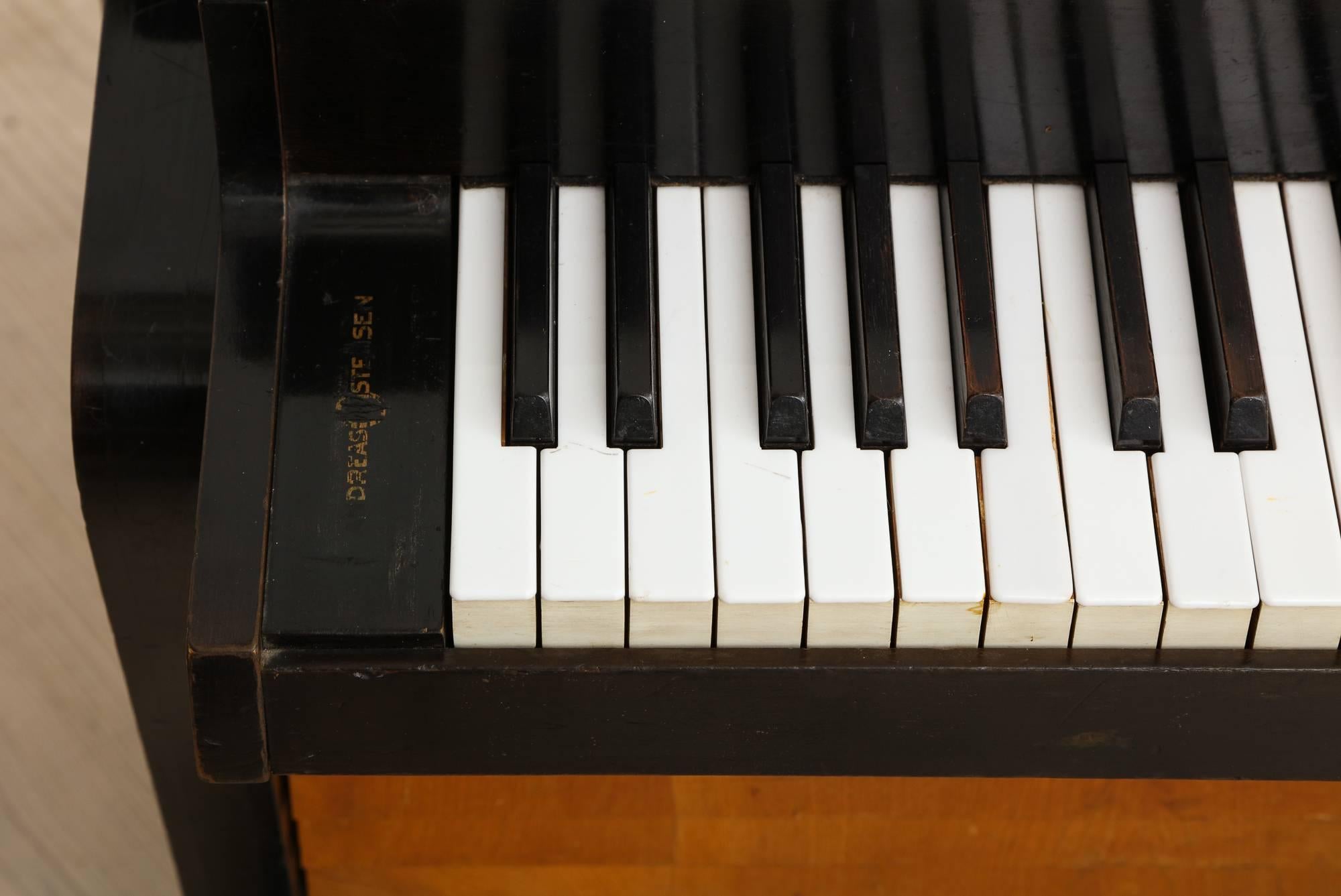 Danois Poul Henningsen, Pianette / Piano, Origine : Copenhague, Danemark, Circa 1935