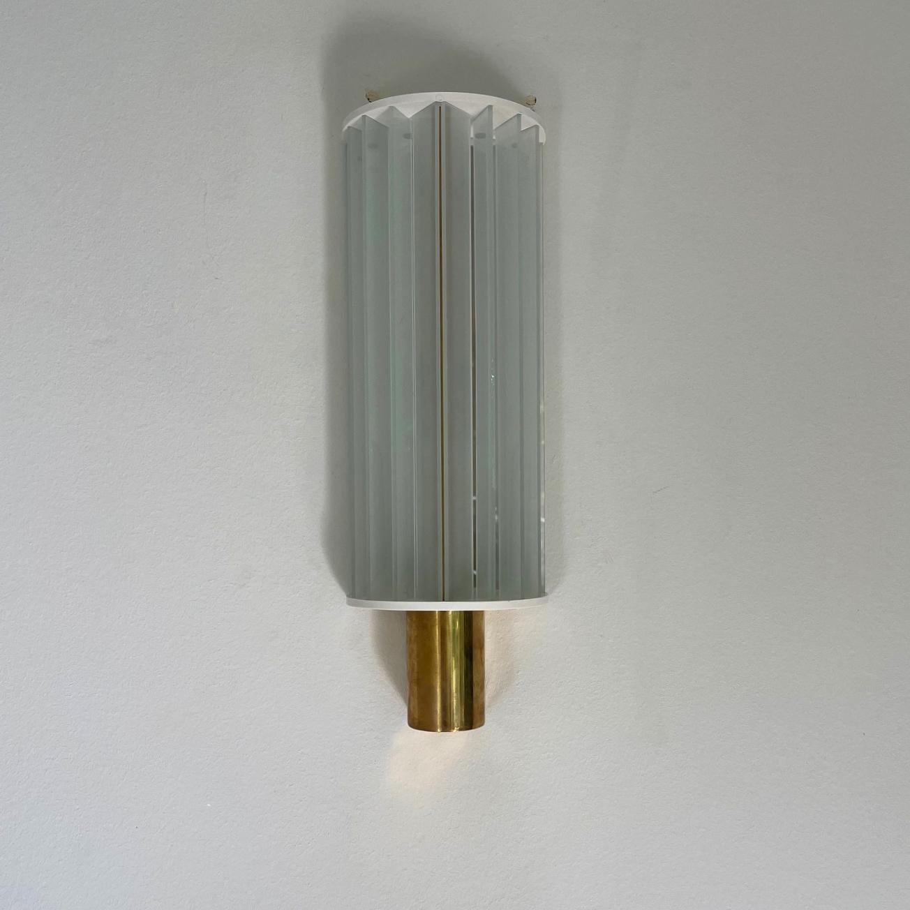 POUL HENNINGSEN & LOUIS POULSEN

THE SCANDINAVIAN MODERN

Rare et sculptural ensemble de lampes allongées de Poul Henningsen (PH) conçues en 1931 et fabriquées en 1934 par Louis Poulsen, Copenhague. Modèle 