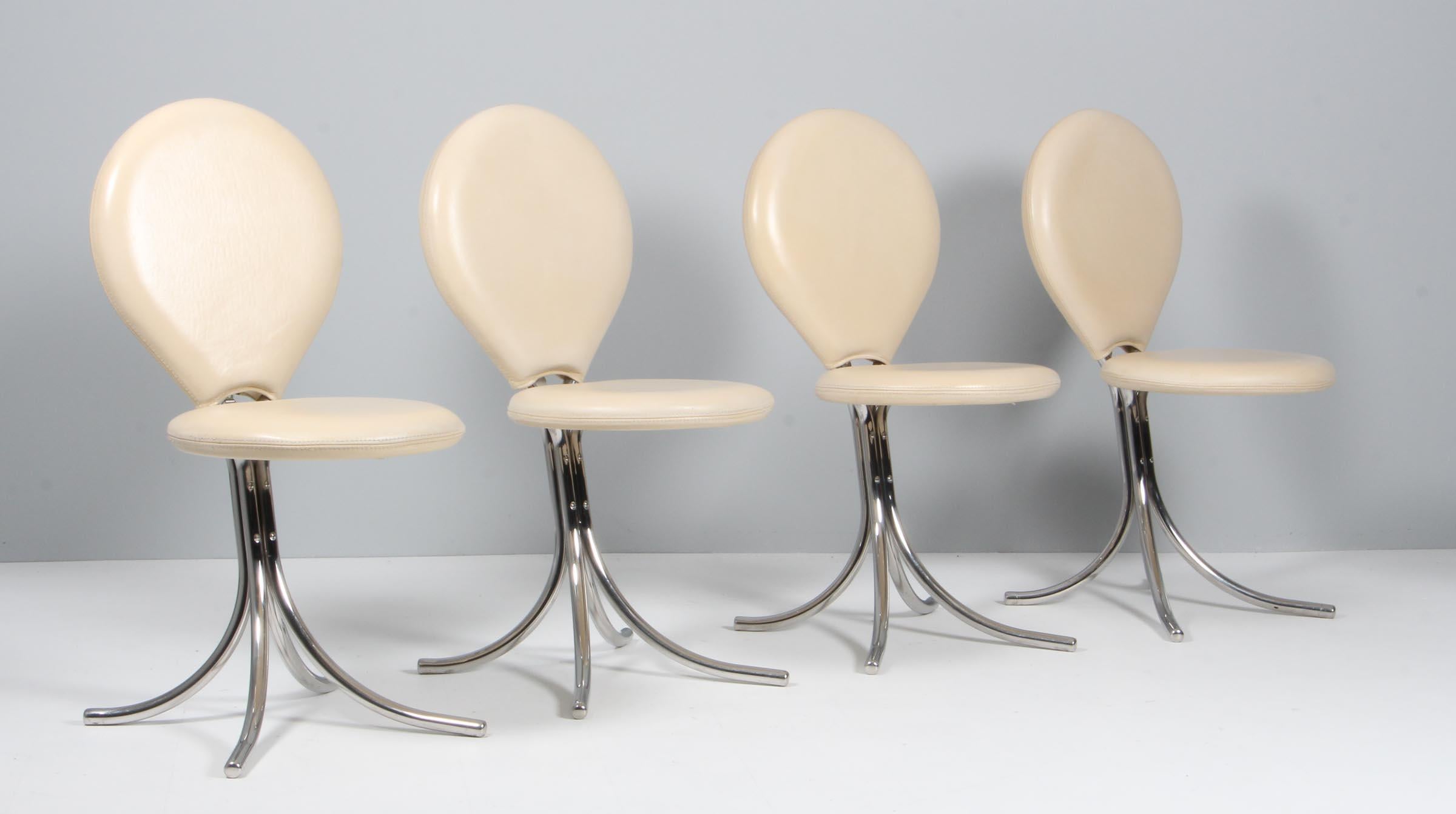 Poul Henningsen. Ensemble de quatre chaises de salle à manger, modèle 'PH 507'.