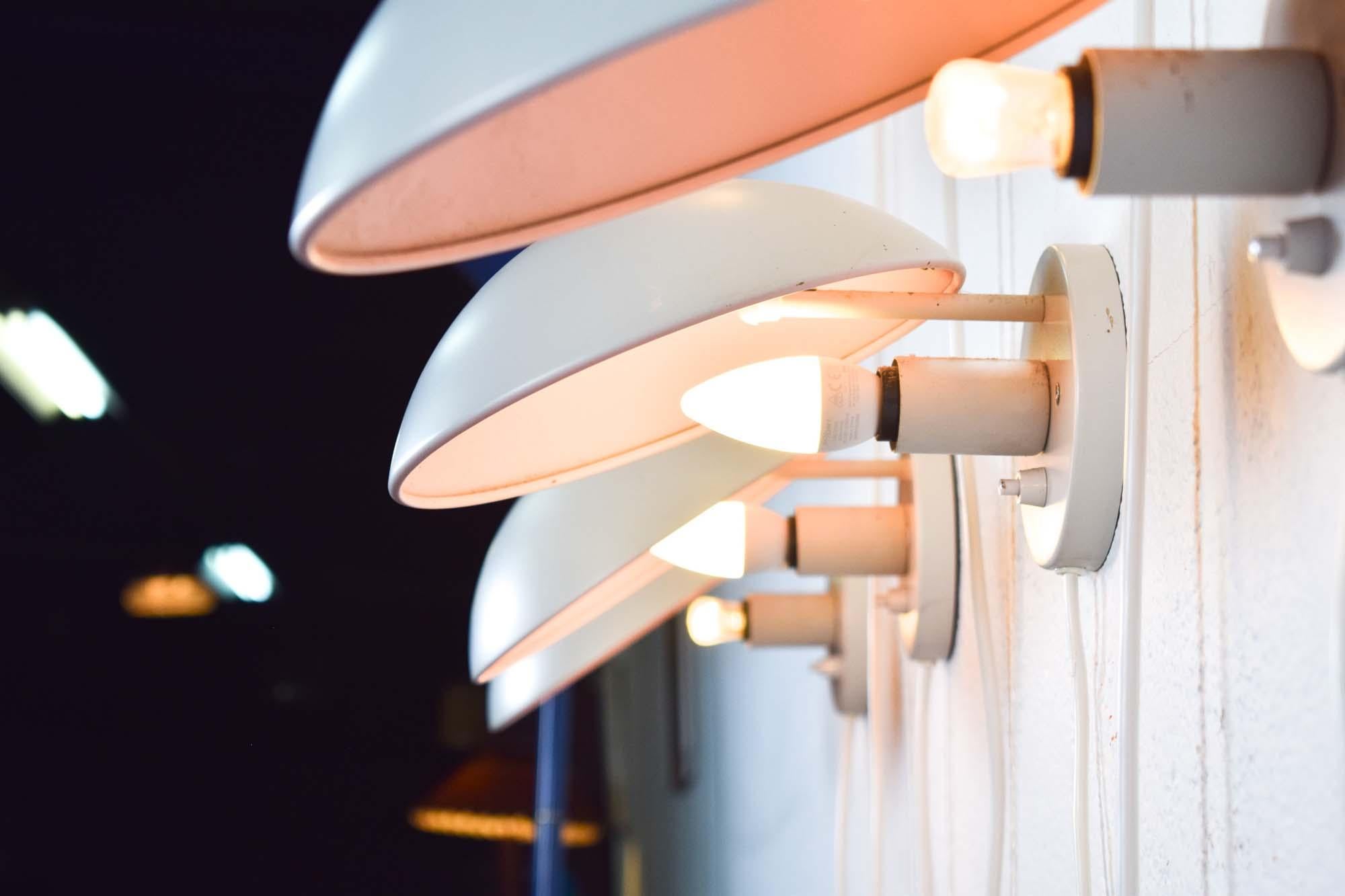 Poul Henningsen, Set di sette lampade da parete a cappello, Louis Poulsen in vendita 3