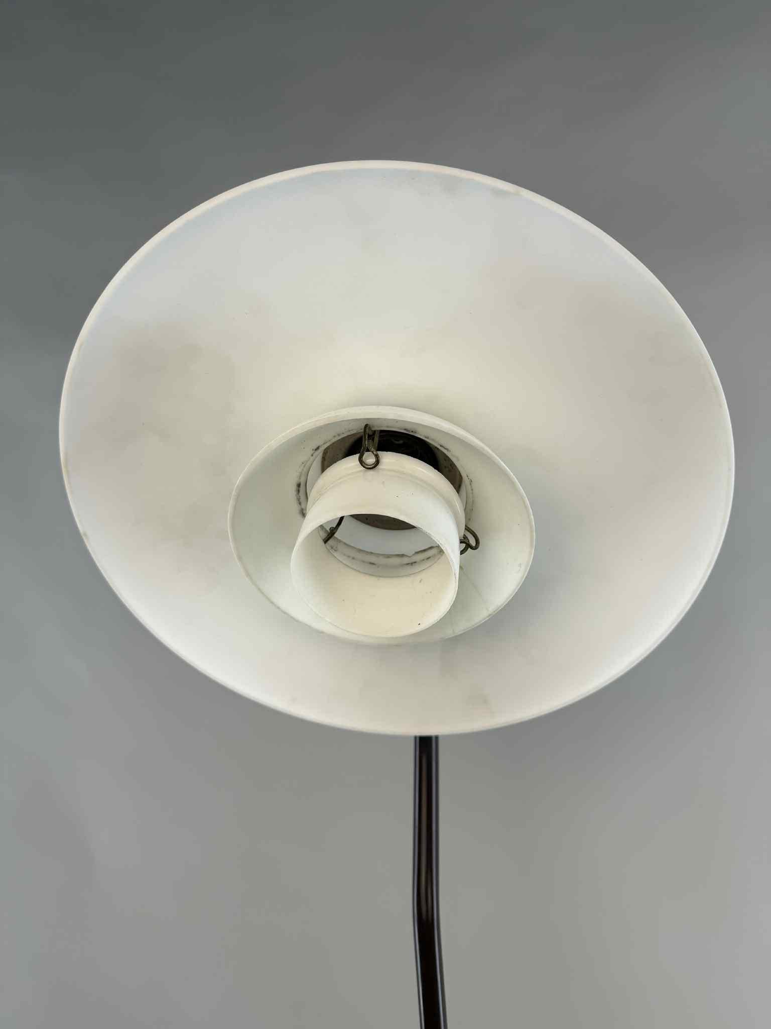 Milieu du XXe siècle Poul Henningsen 'Seven' 3, 5/2 (1894-1967). Lampadaire en vente